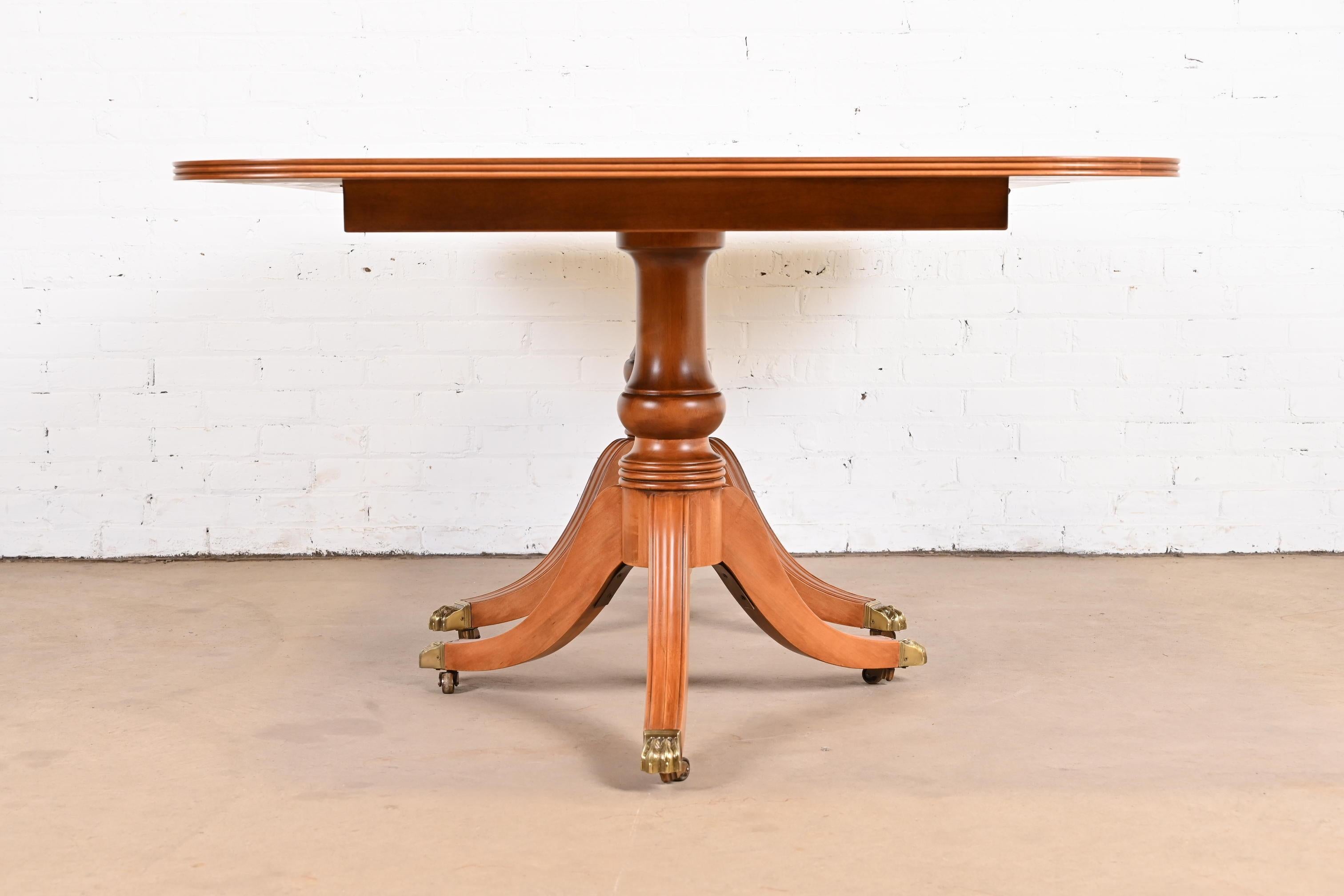 Henredon Georgian Banded Mahogany Double Pedestal Dining Table, Newly Refinished For Sale 10