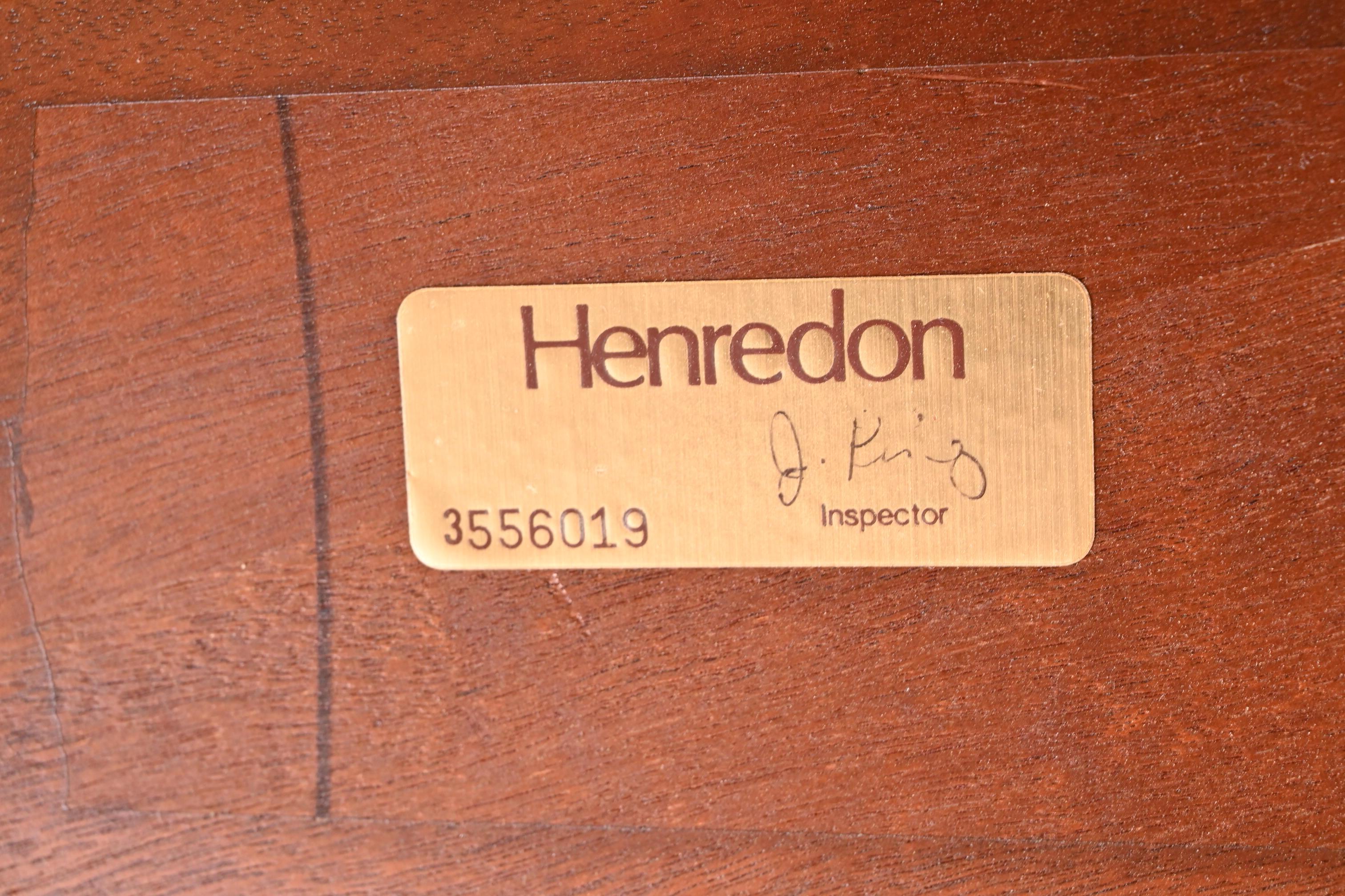 Henredon table de salle à manger géorgienne à double piédestal en acajou à bandes, nouvellement revernie en vente 10