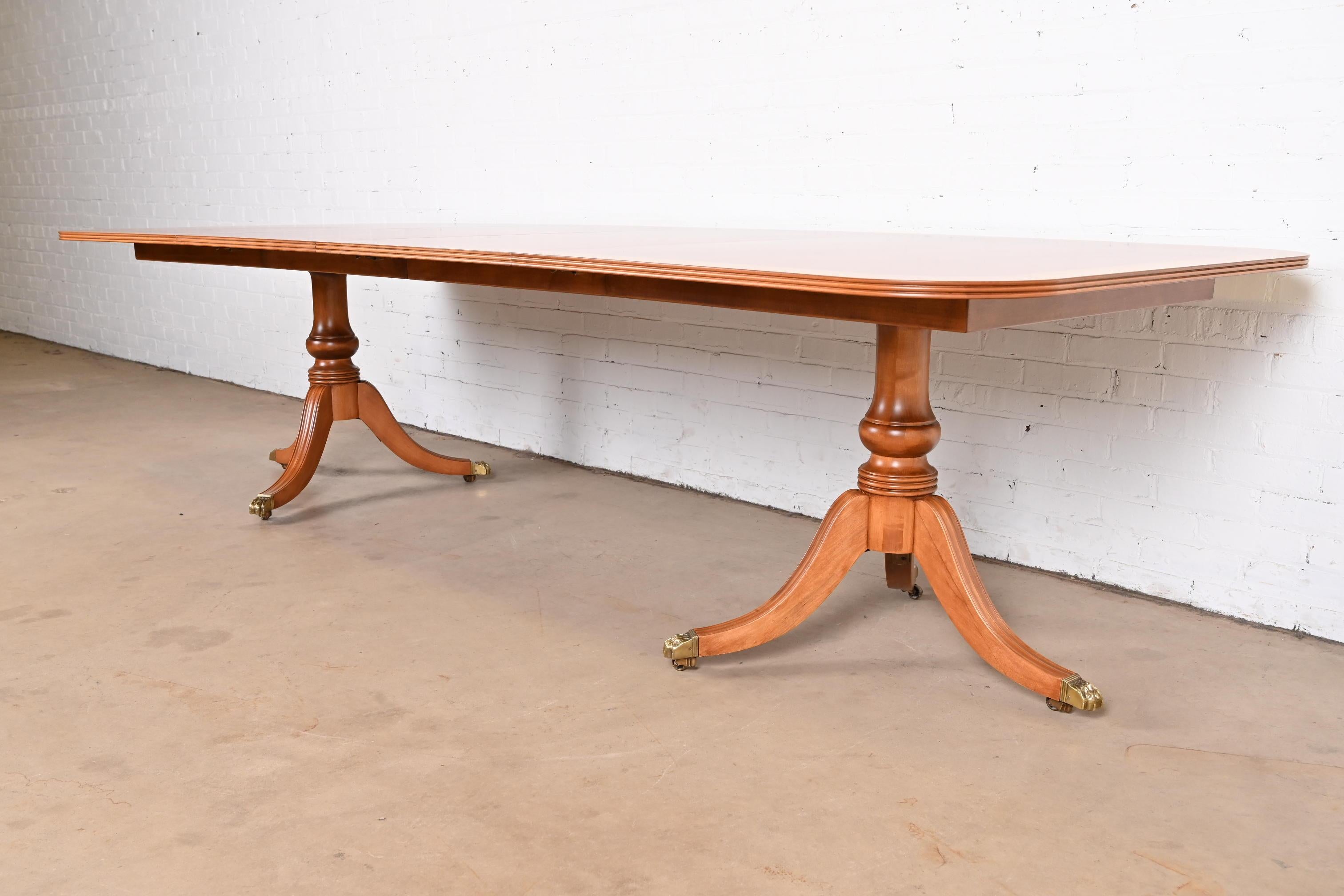 American Henredon Georgian Banded Mahogany Double Pedestal Dining Table, Newly Refinished For Sale