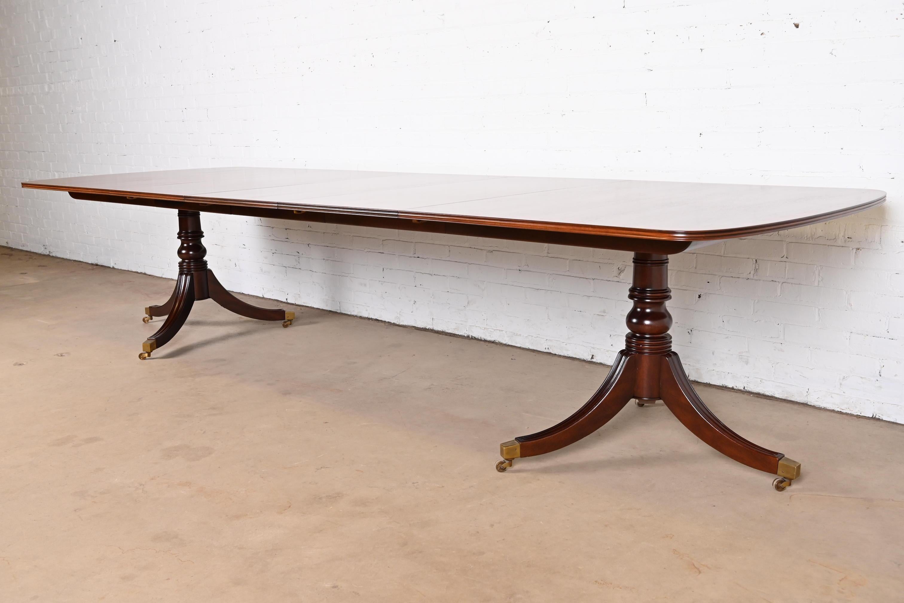 Late 20th Century Henredon Georgian Banded Mahogany Double Pedestal Dining Table, Newly Refinished