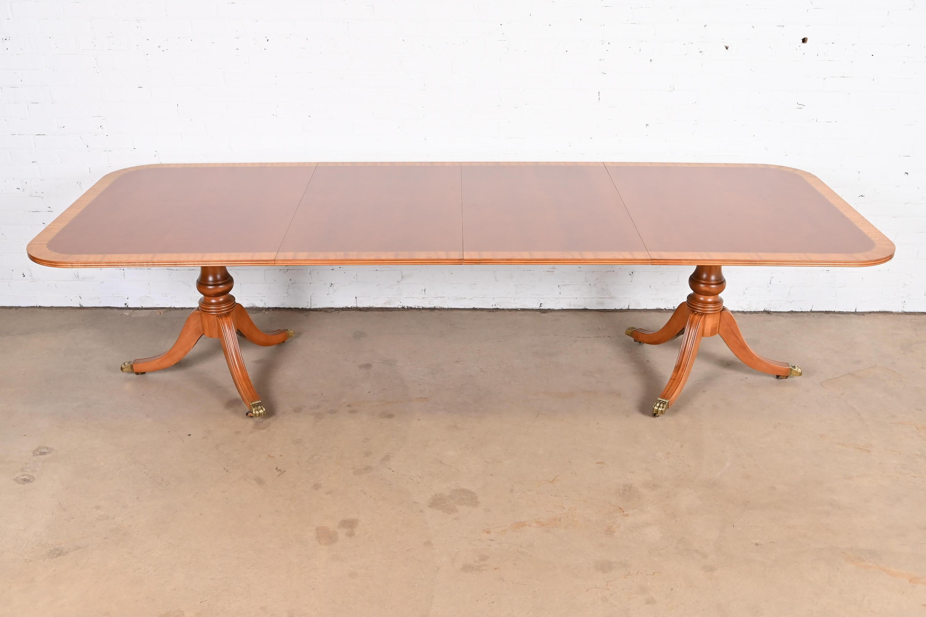 Brass Henredon Georgian Banded Mahogany Double Pedestal Dining Table, Newly Refinished For Sale