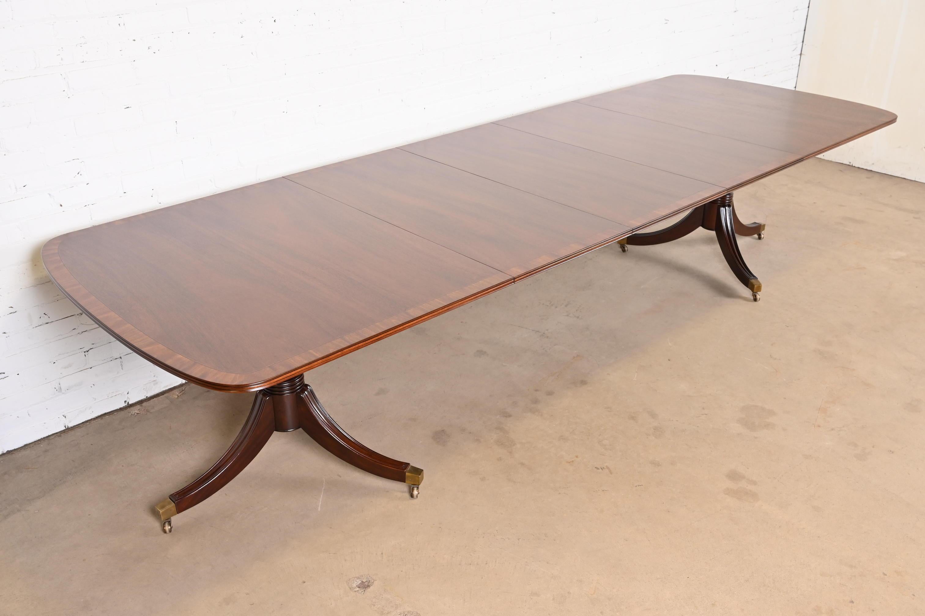 Brass Henredon Georgian Banded Mahogany Double Pedestal Dining Table, Newly Refinished For Sale