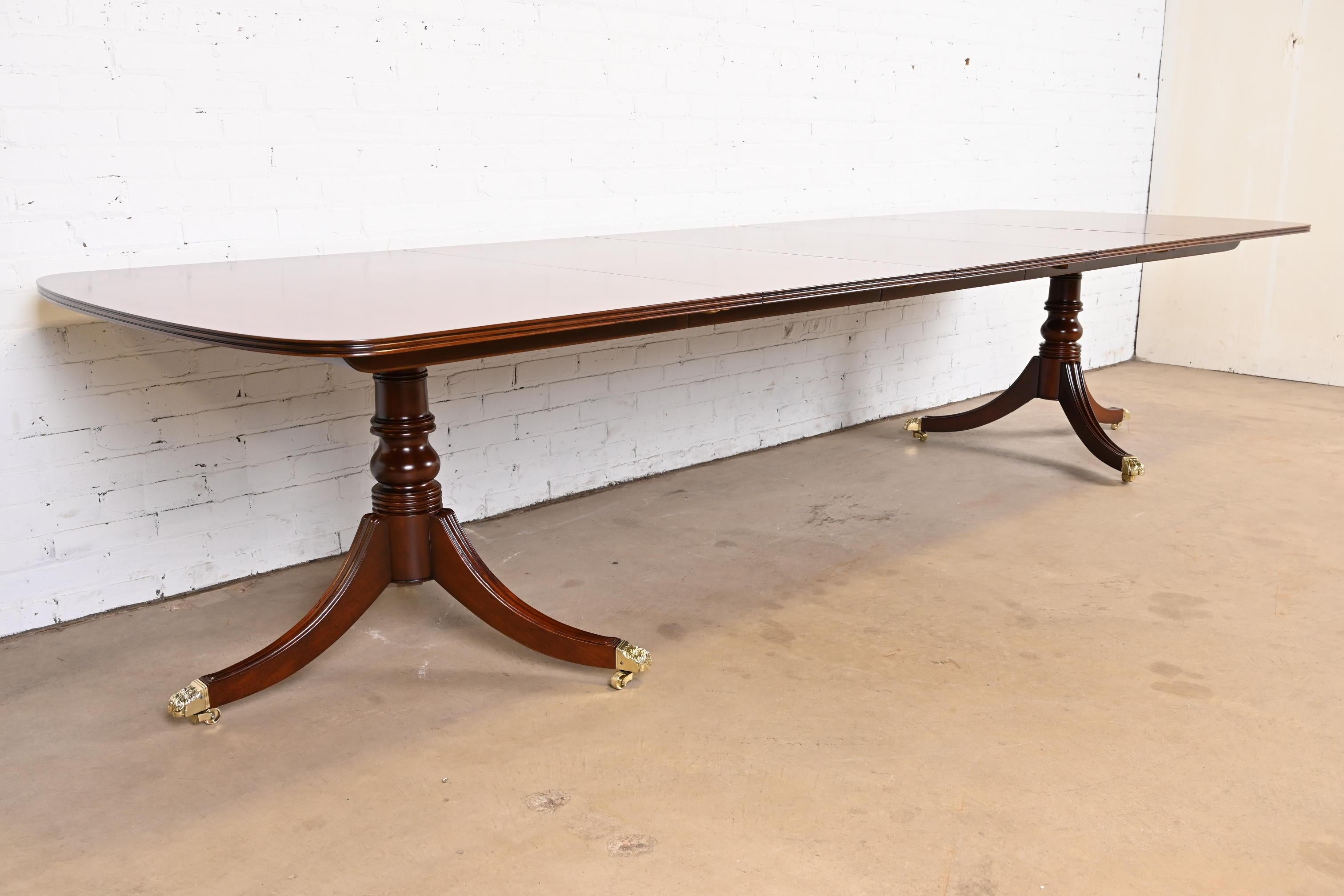 Brass Henredon Georgian Banded Mahogany Double Pedestal Dining Table, Newly Refinished For Sale