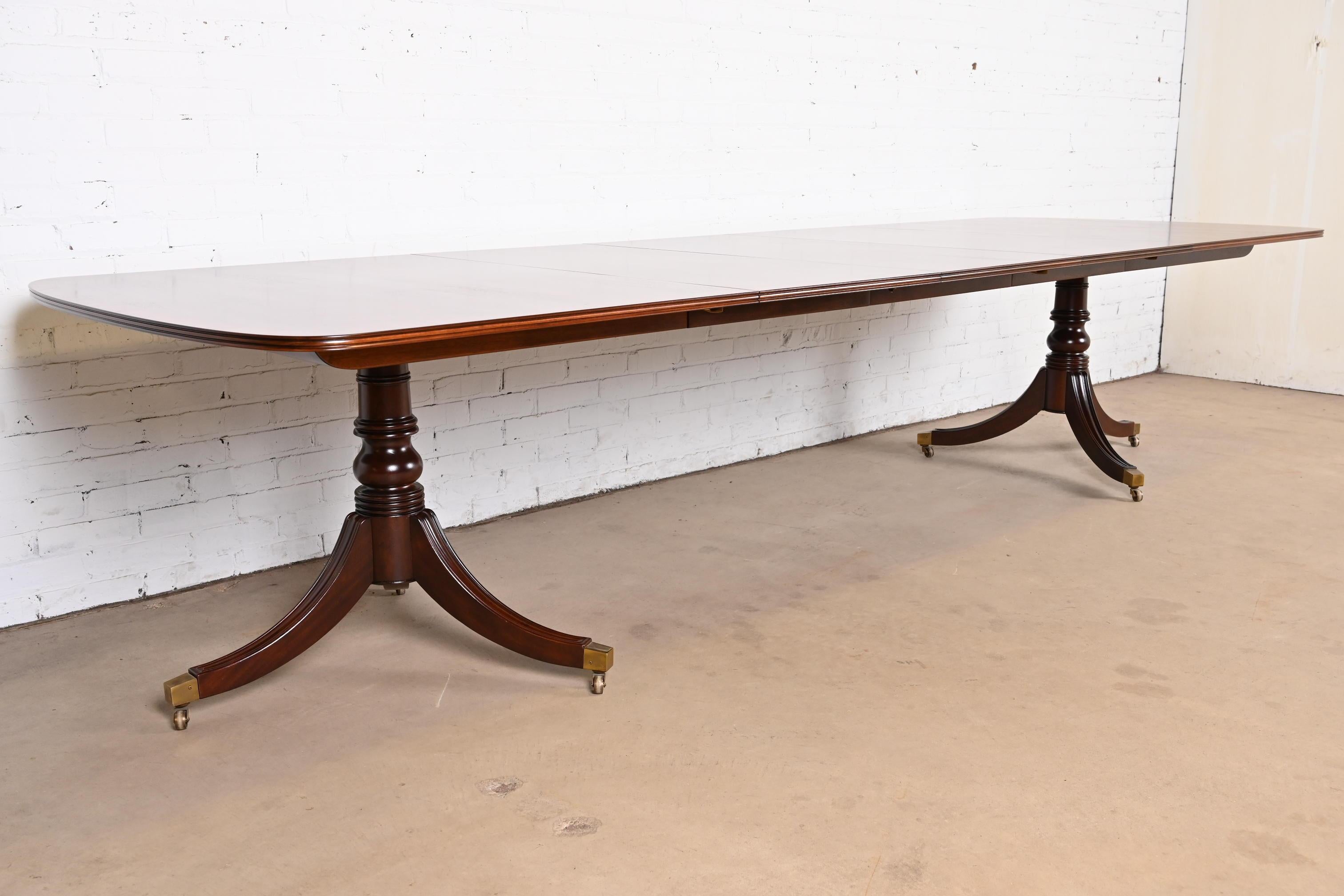 Henredon Georgian Banded Mahogany Double Pedestal Dining Table, Newly Refinished For Sale 1