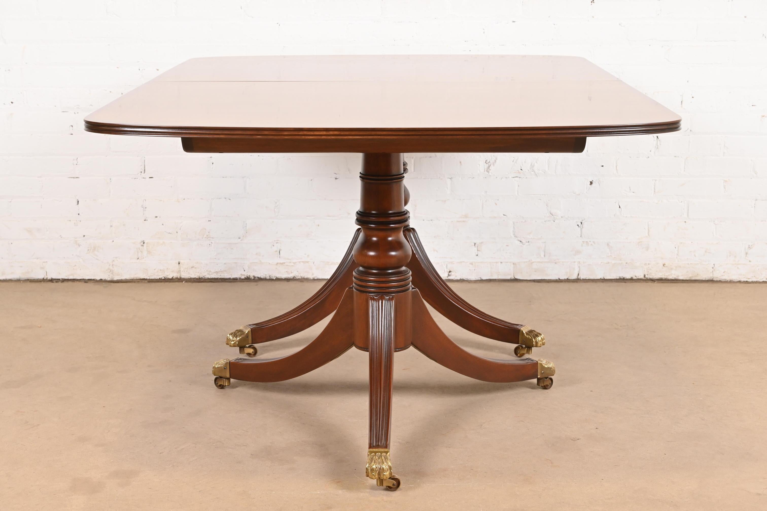Henredon Georgian Banded Mahogany Double Pedestal Dining Table, Refinished For Sale 5