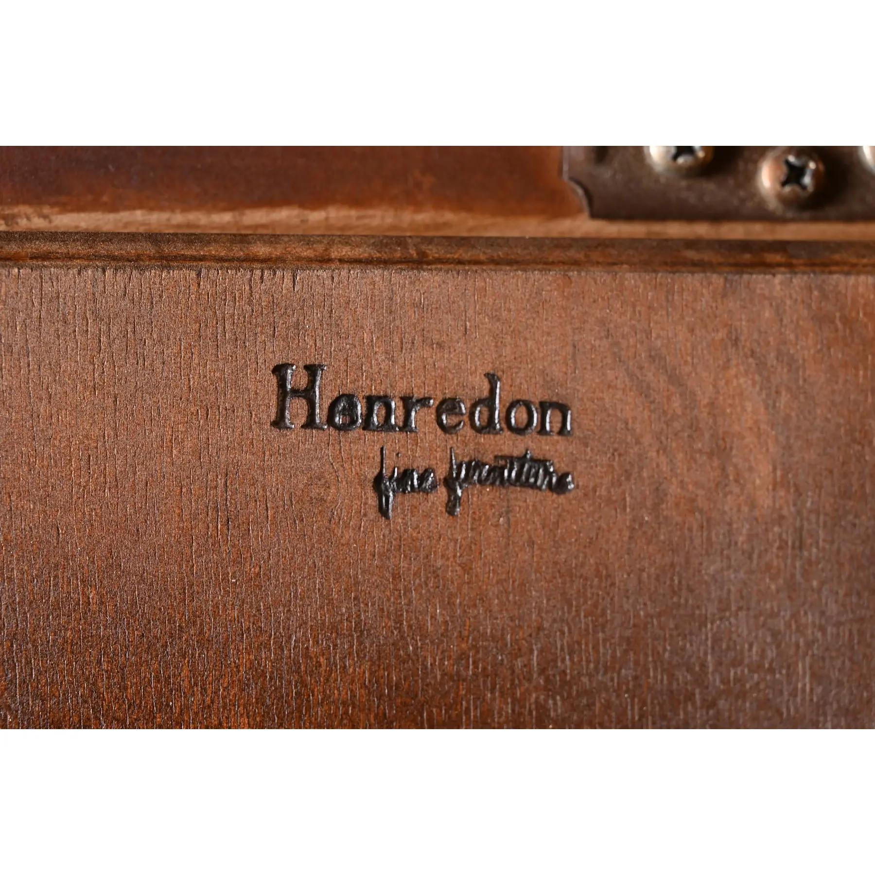 Table de salle à manger géorgienne Henredon à double piédestal en acajou, revernie en vente 5