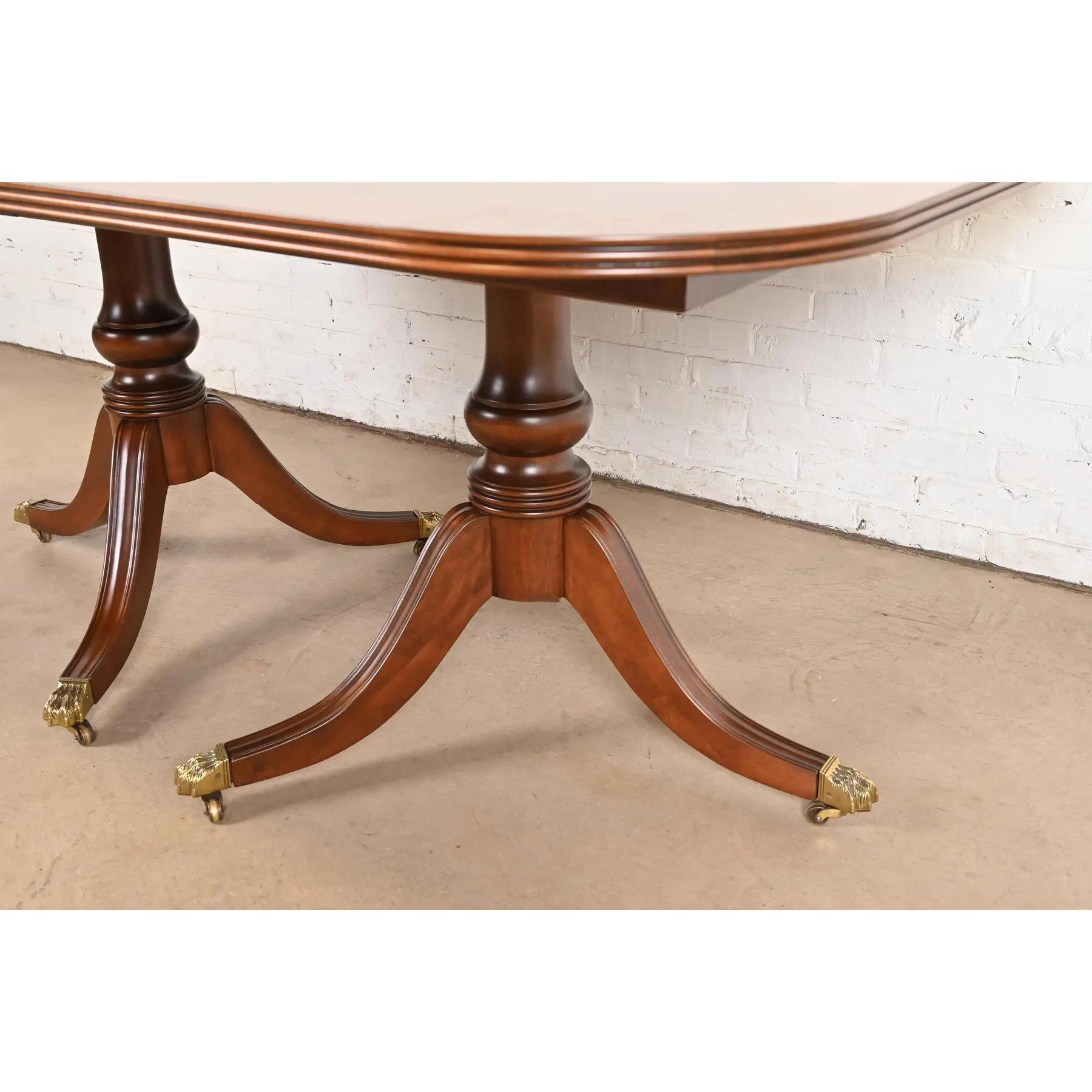 Henredon Georgian Banded Mahogany Double Pedestal Dining Table, Refinished For Sale 6