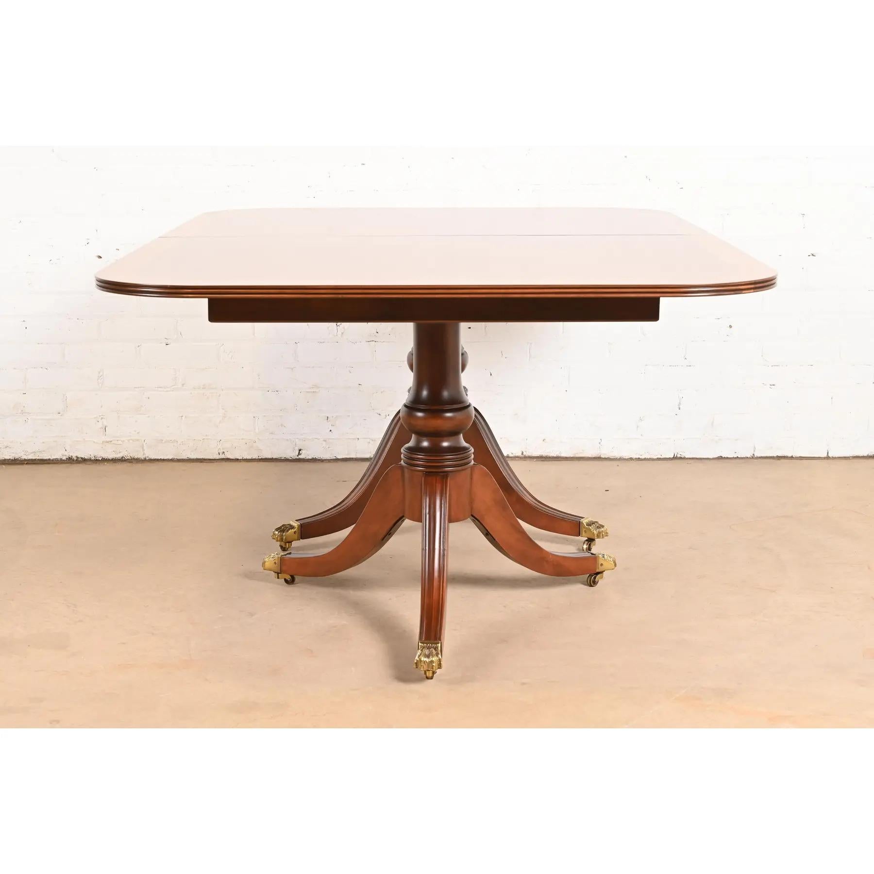 Henredon Georgian Banded Mahogany Double Pedestal Dining Table, Refinished For Sale 7