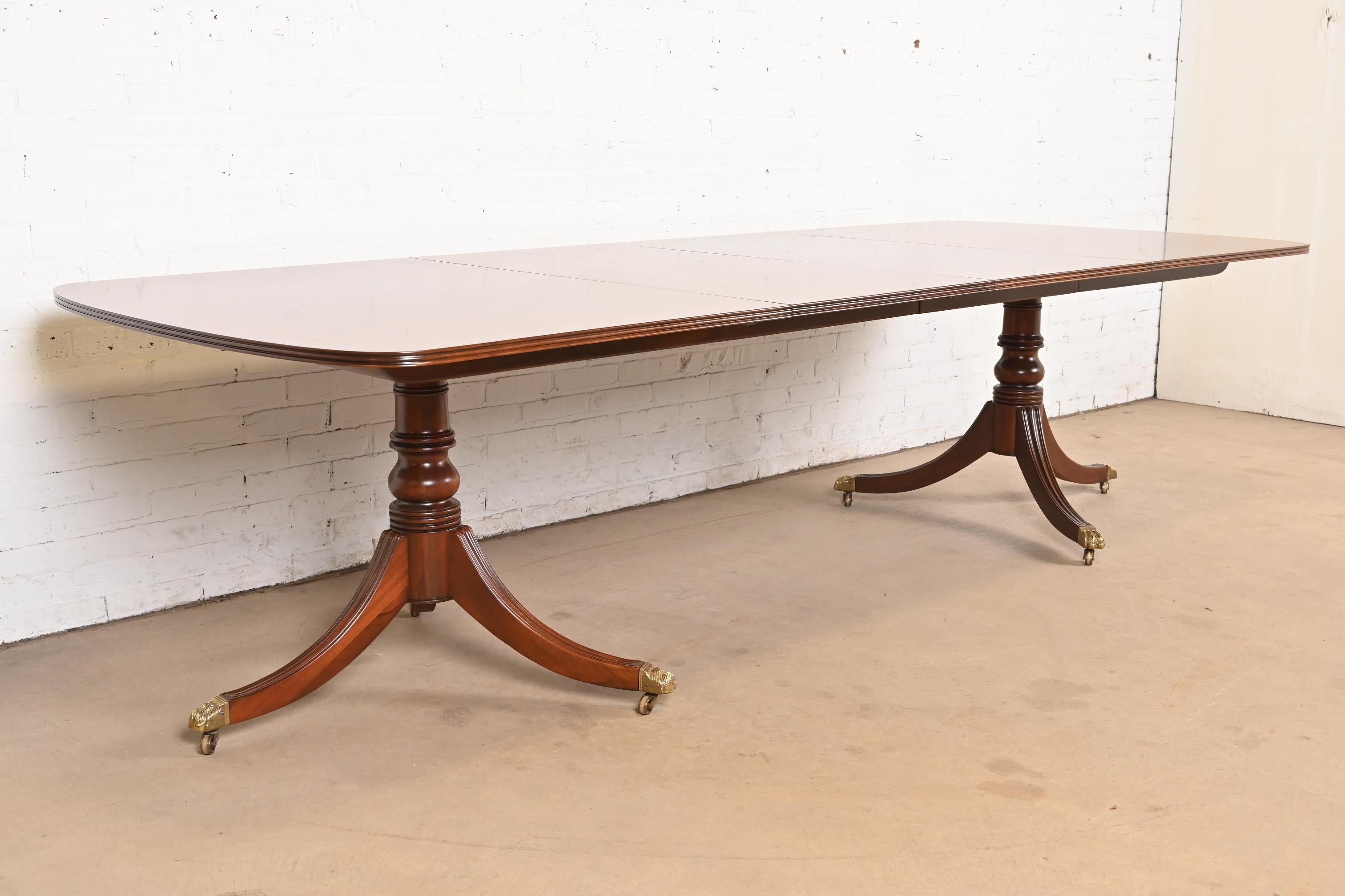 Late 20th Century Henredon Georgian Banded Mahogany Double Pedestal Dining Table, Refinished For Sale