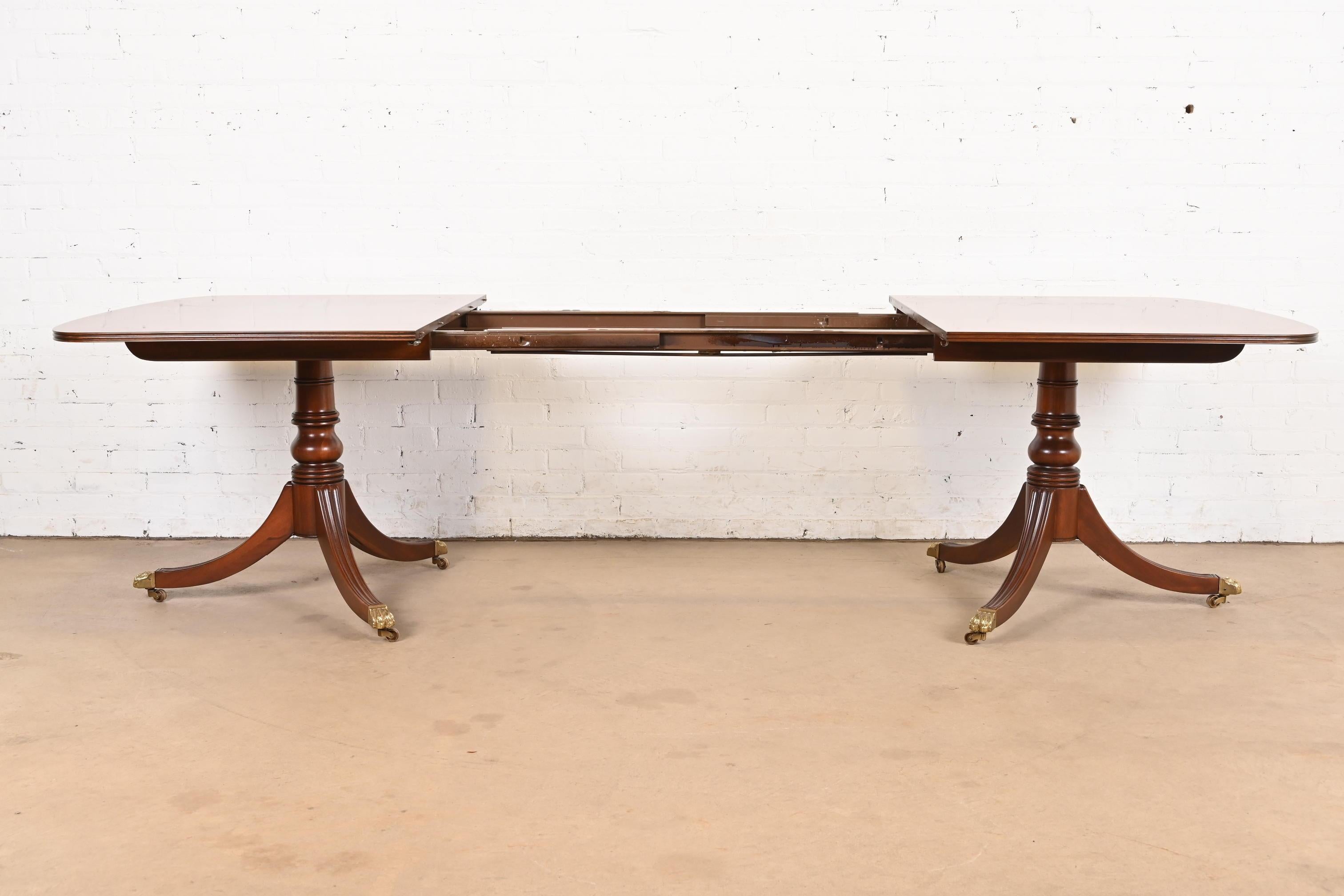 Henredon Georgian Banded Mahogany Double Pedestal Dining Table, Refinished For Sale 1