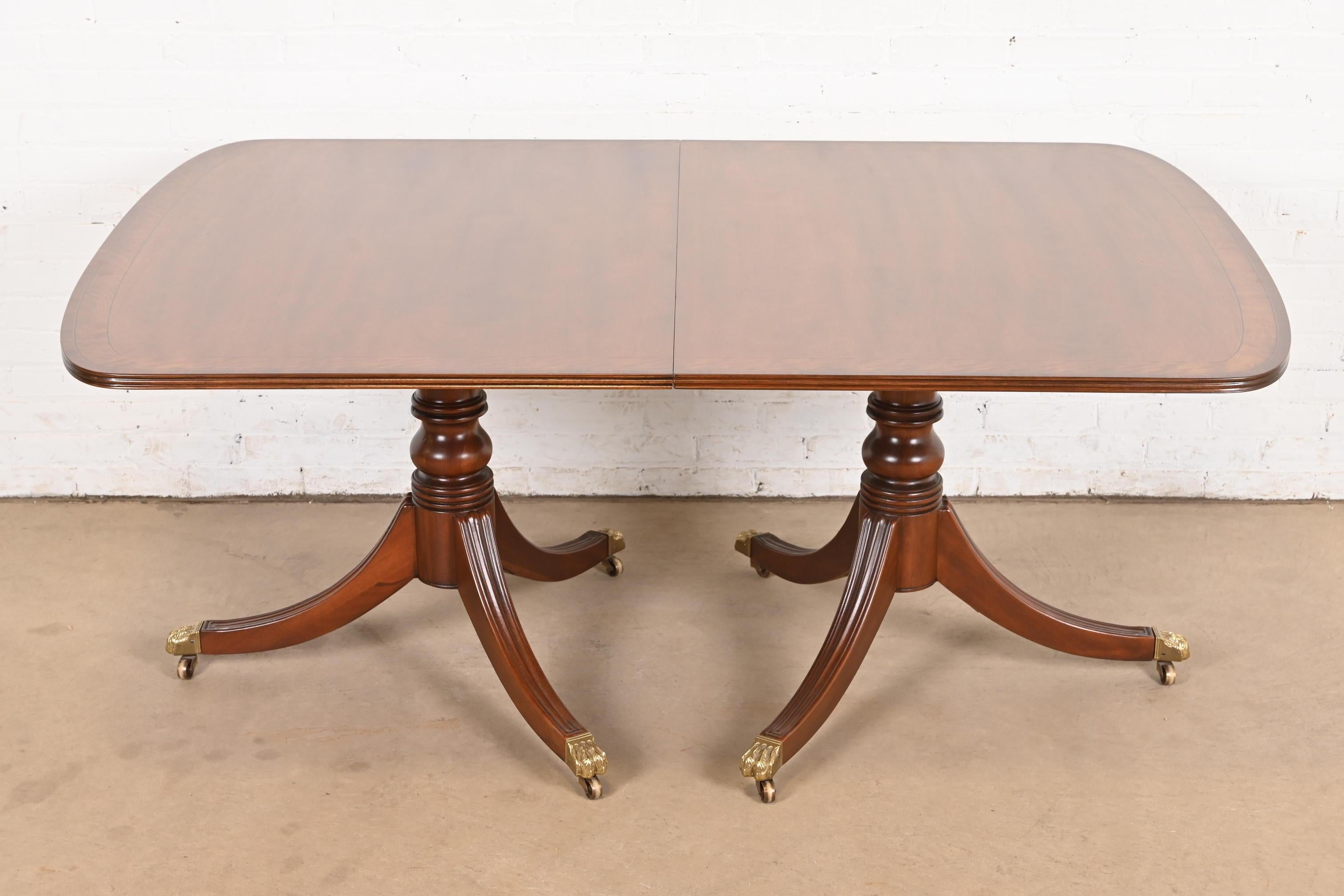 Henredon Georgian Banded Mahogany Double Pedestal Dining Table, Refinished For Sale 2
