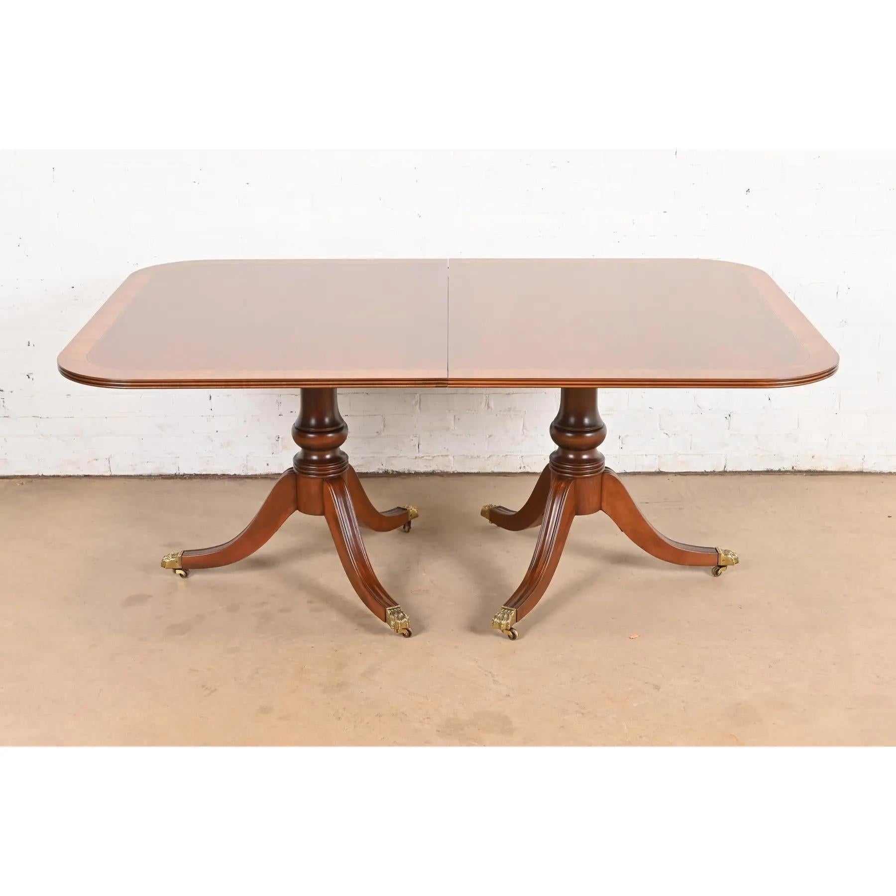 Henredon Georgian Banded Mahogany Double Pedestal Dining Table, Refinished For Sale 2