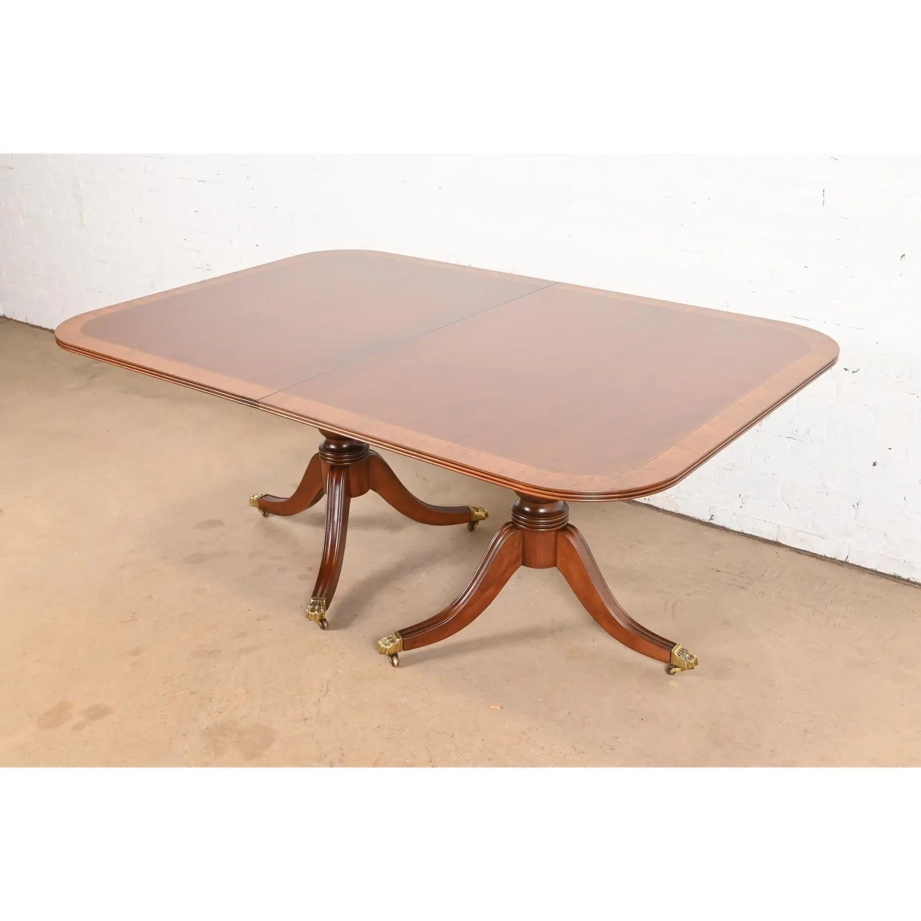 Henredon Georgian Banded Mahogany Double Pedestal Dining Table, Refinished For Sale 3