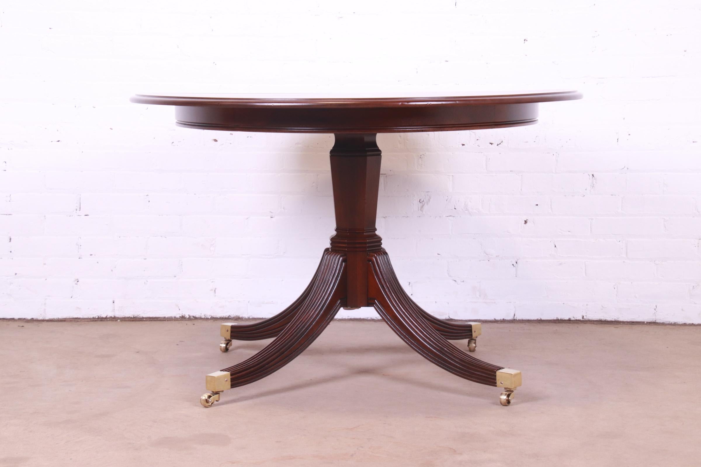 Henredon Georgian Banded Mahogany Double Pedestal Extension Dining Table 4