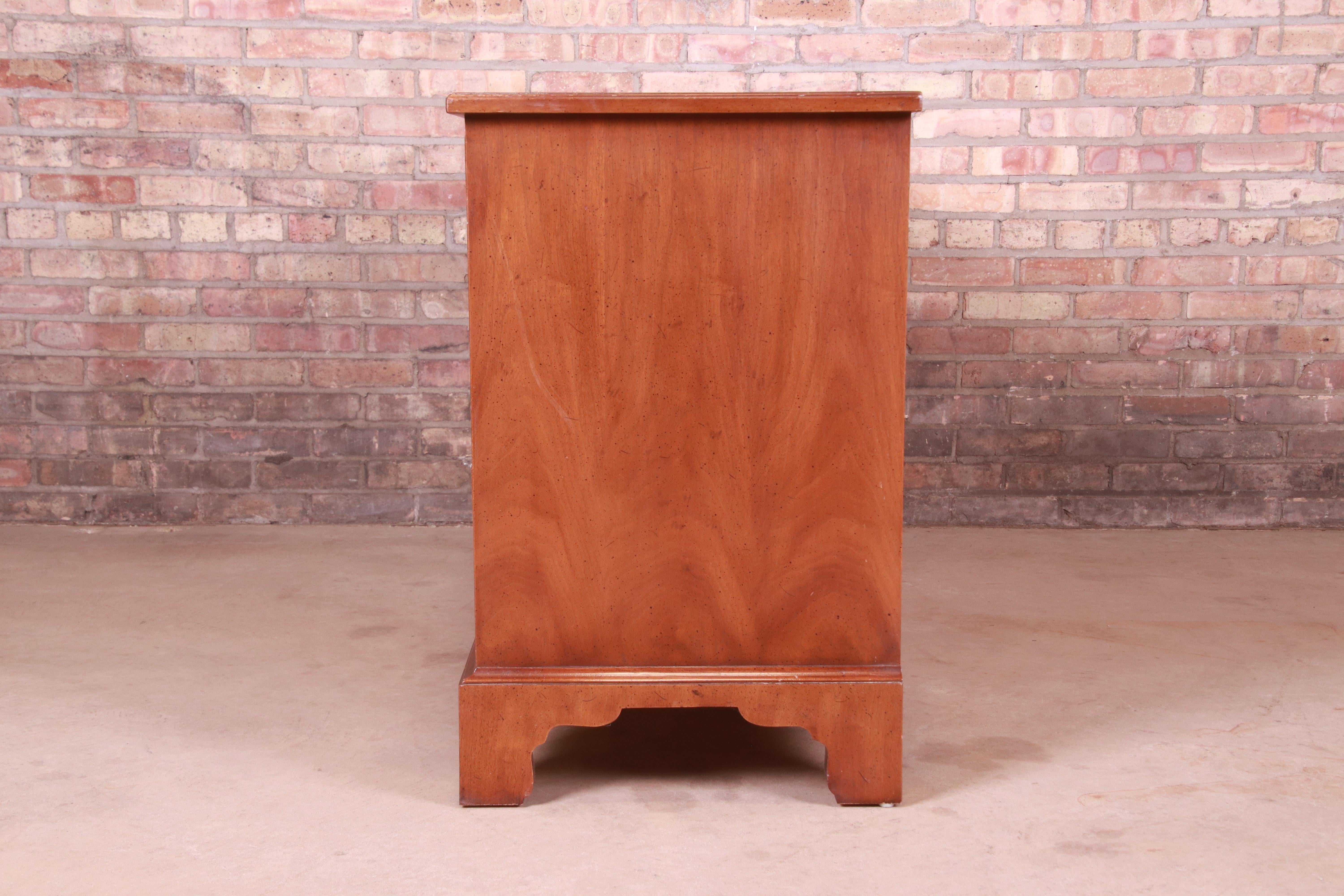 Henredon Georgian Banded Mahogany Dresser or Credenza 12