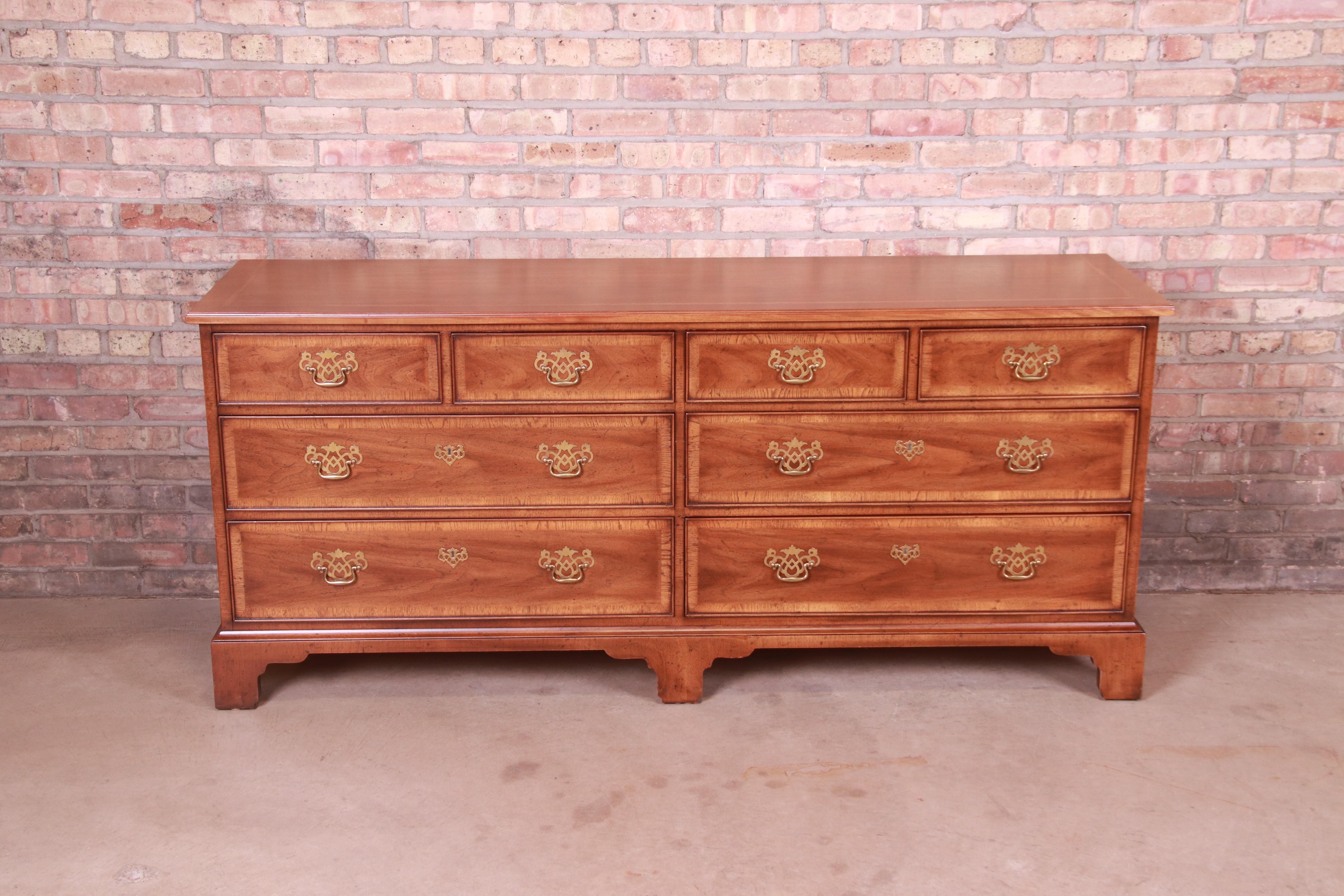 A gorgeous Georgian or Chippendale style eight-drawer dresser or credenza

By Henredon

USA, Circa 1980s

Mahogany, with banded inlay, and original brass hardware.

Measures: 72