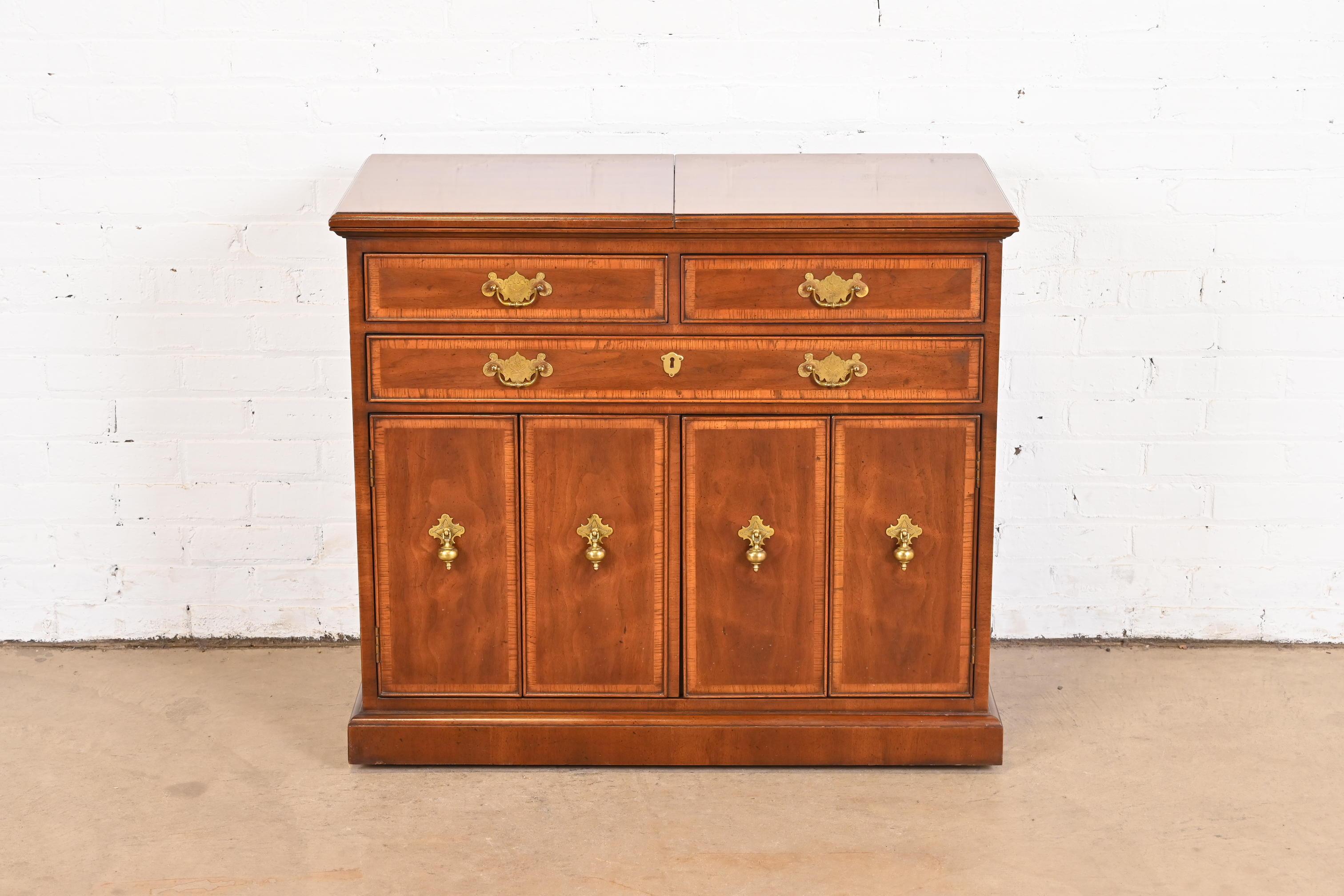 Henredon Georgian Banded Mahogany Flip Top Rolling Buffet Server or Bar Cabinet In Good Condition In South Bend, IN