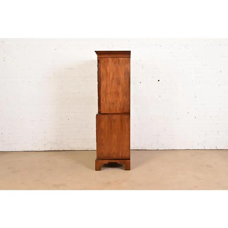 Henredon Georgian Banded Mahogany Highboy Dresser in vendita 6