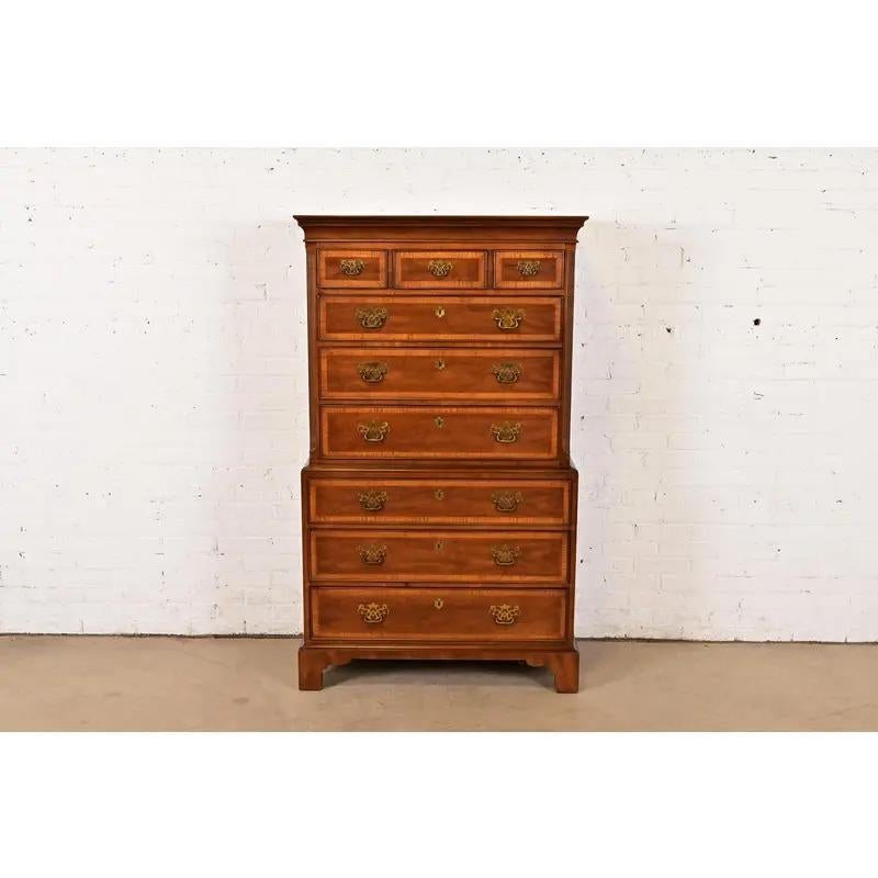 Georgiano Henredon Georgian Banded Mahogany Highboy Dresser in vendita