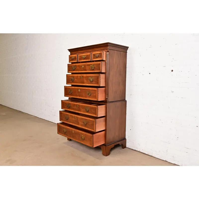 Ottone Henredon Georgian Banded Mahogany Highboy Dresser in vendita