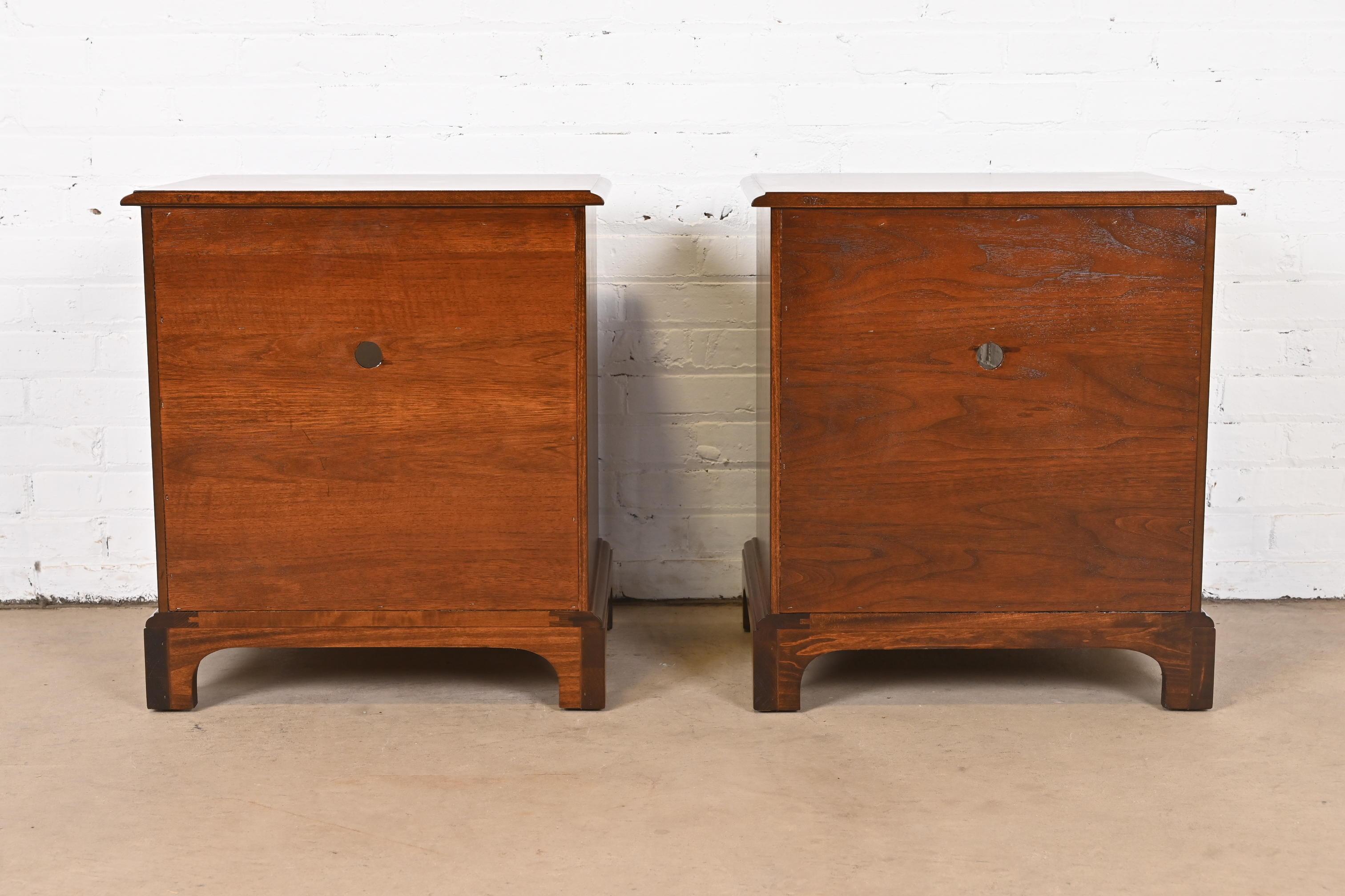 Henredon Georgian Banded Mahogany Nightstands, Newly Refinished 7