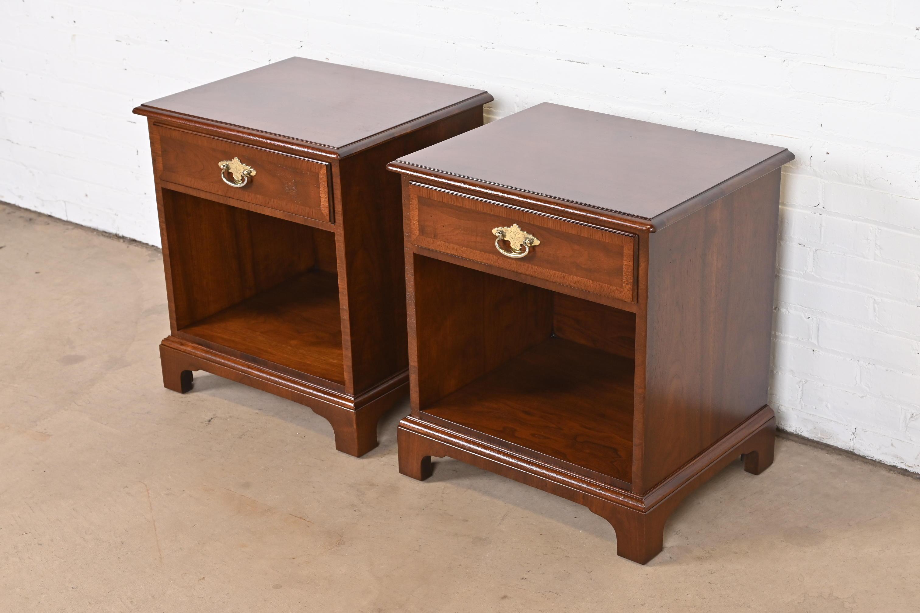 Henredon Georgian Banded Mahogany Nightstands, Newly Refinished In Good Condition In South Bend, IN