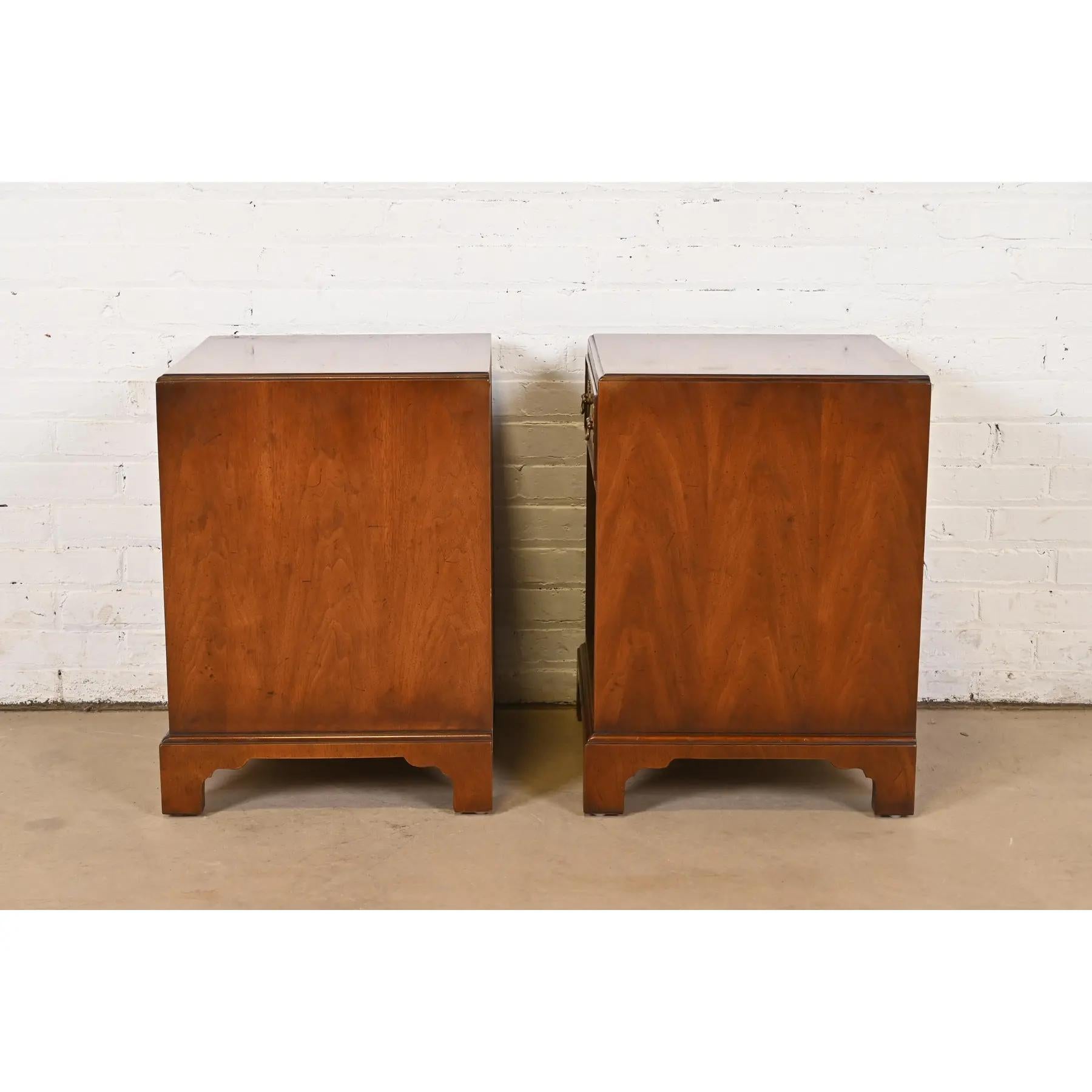 Henredon Georgian Banded Mahogany Nightstands, Pair 3