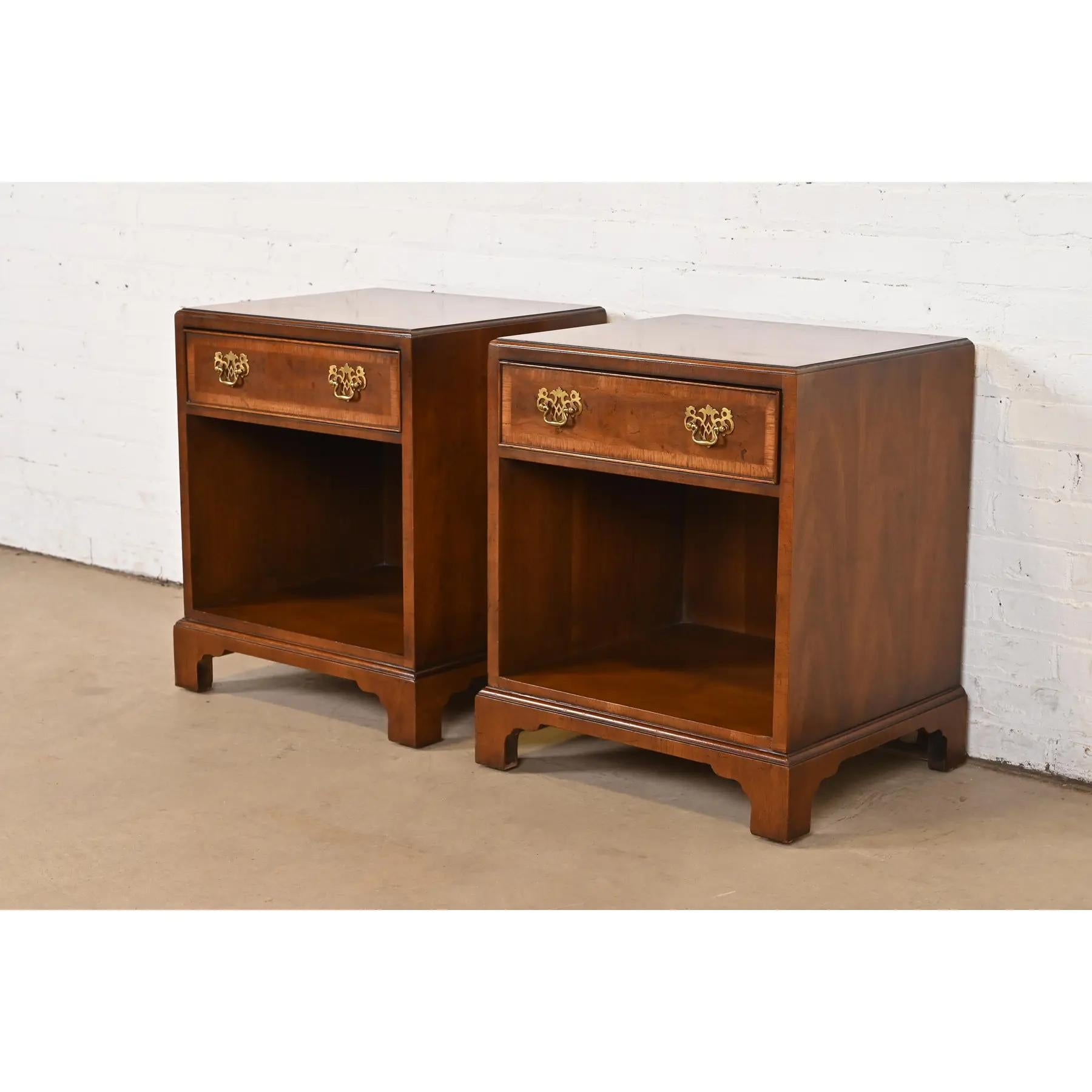 American Henredon Georgian Banded Mahogany Nightstands, Pair