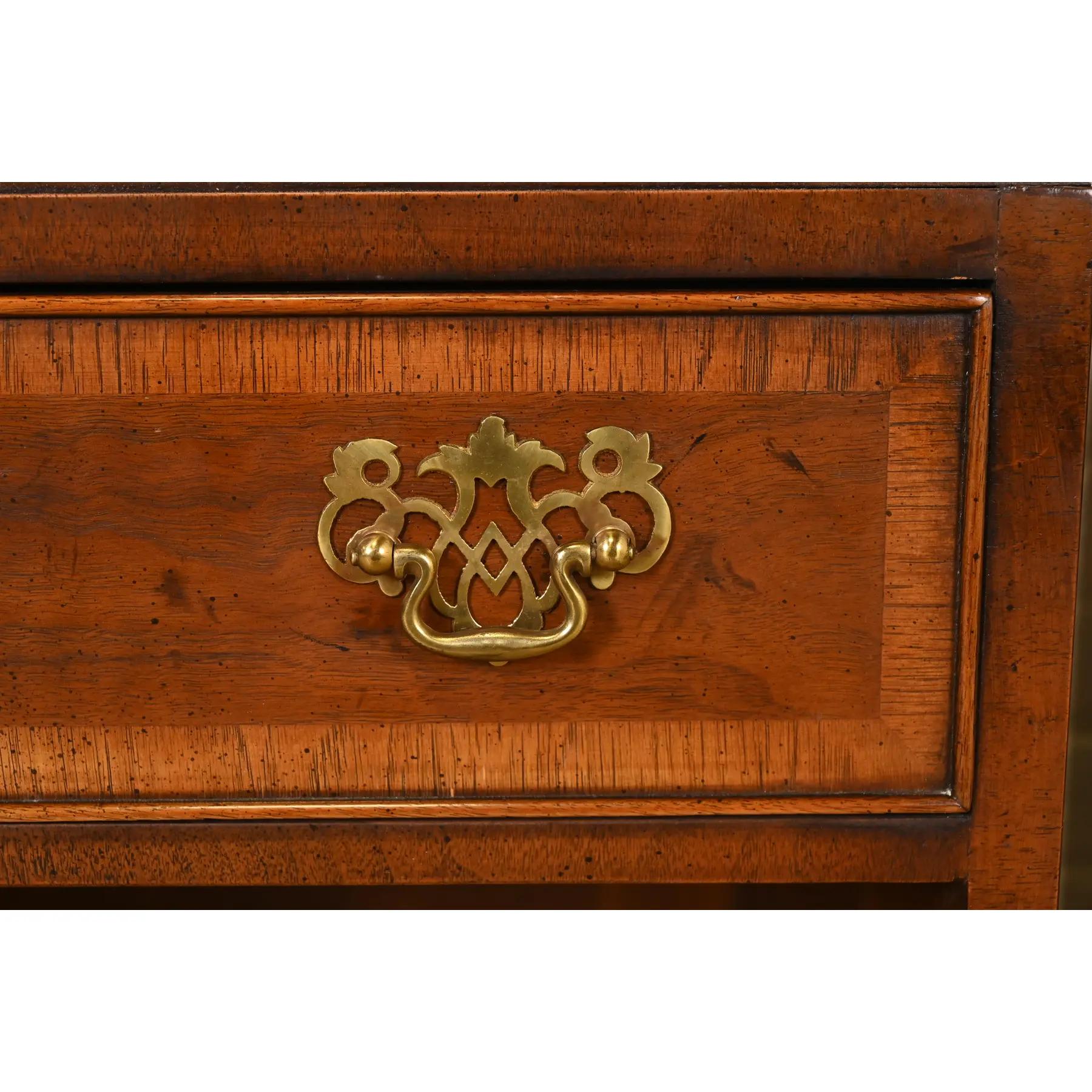 Late 20th Century Henredon Georgian Banded Mahogany Nightstands, Pair