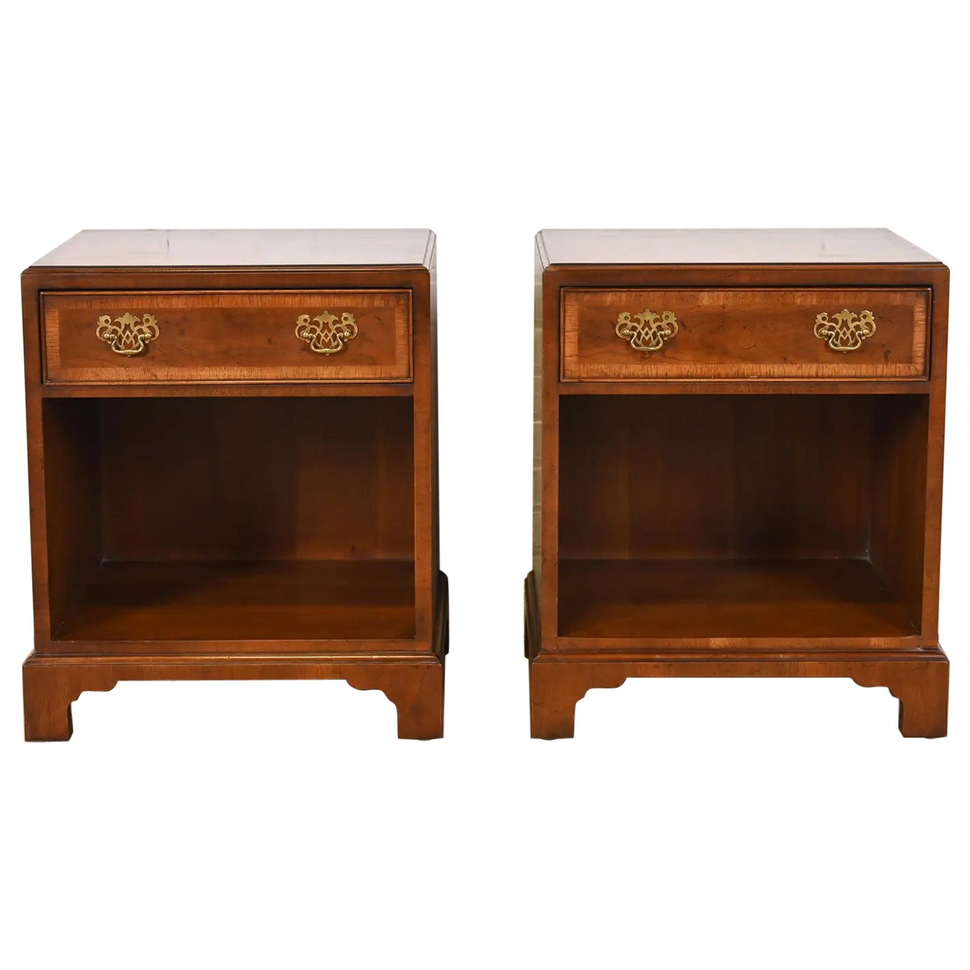 Henredon Georgian Banded Mahogany Nightstands, Pair