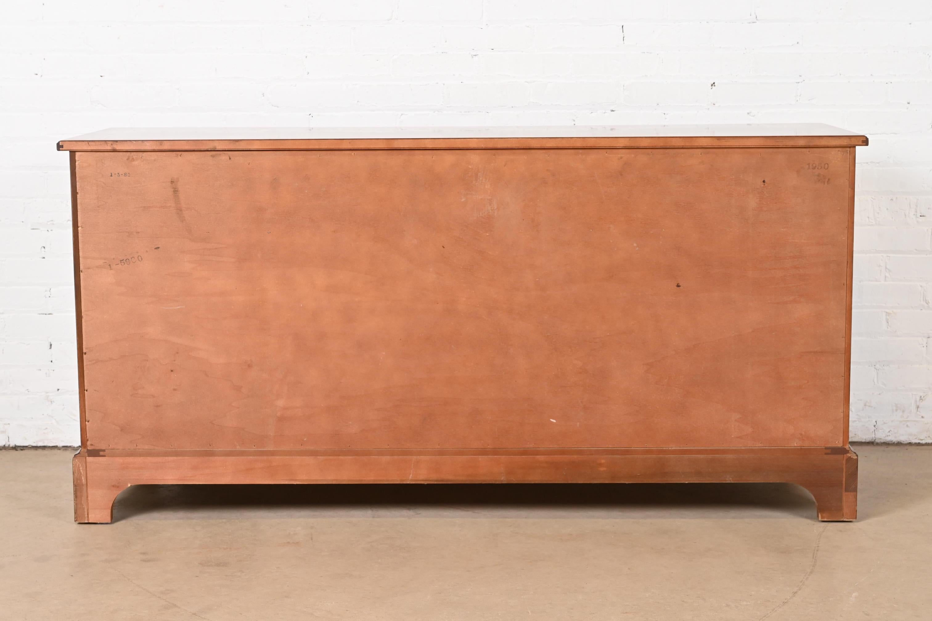 Henredon Georgian Banded Mahogany Seven-Drawer Dresser or Credenza 6