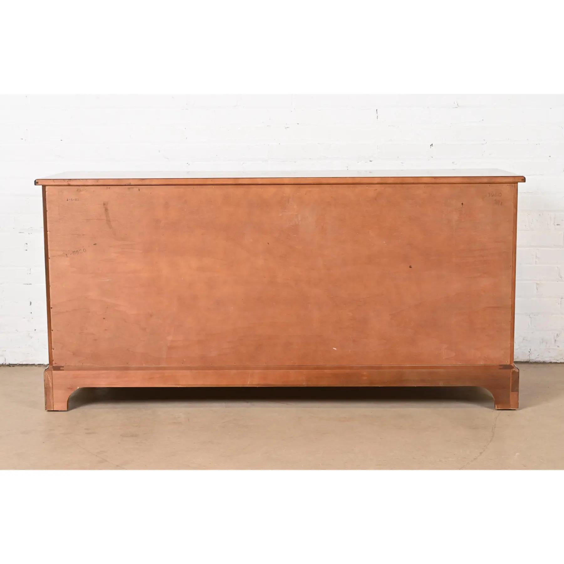 Henredon Georgian Banded Mahogany Seven-Drawer Dresser or Credenza 5