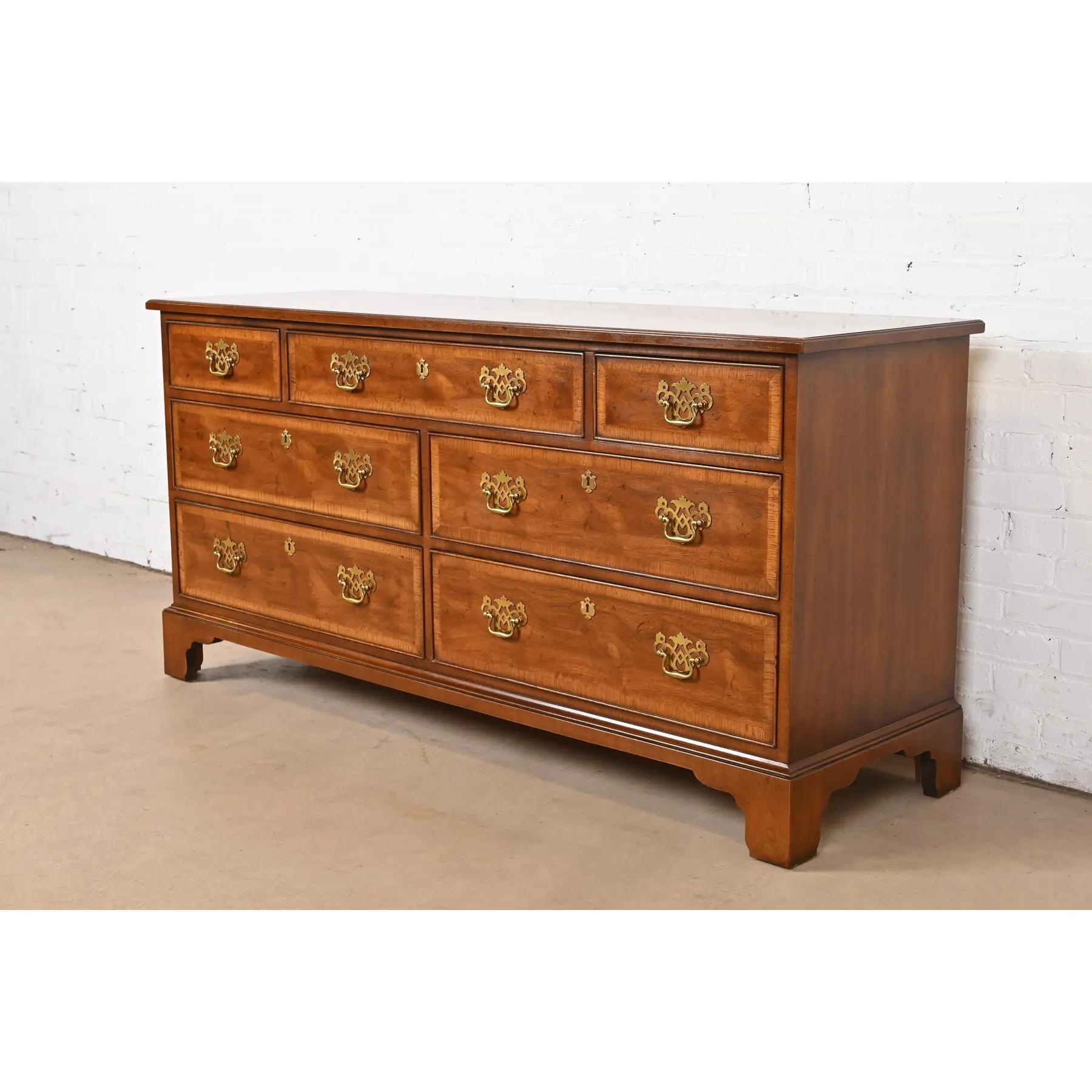 American Henredon Georgian Banded Mahogany Seven-Drawer Dresser or Credenza