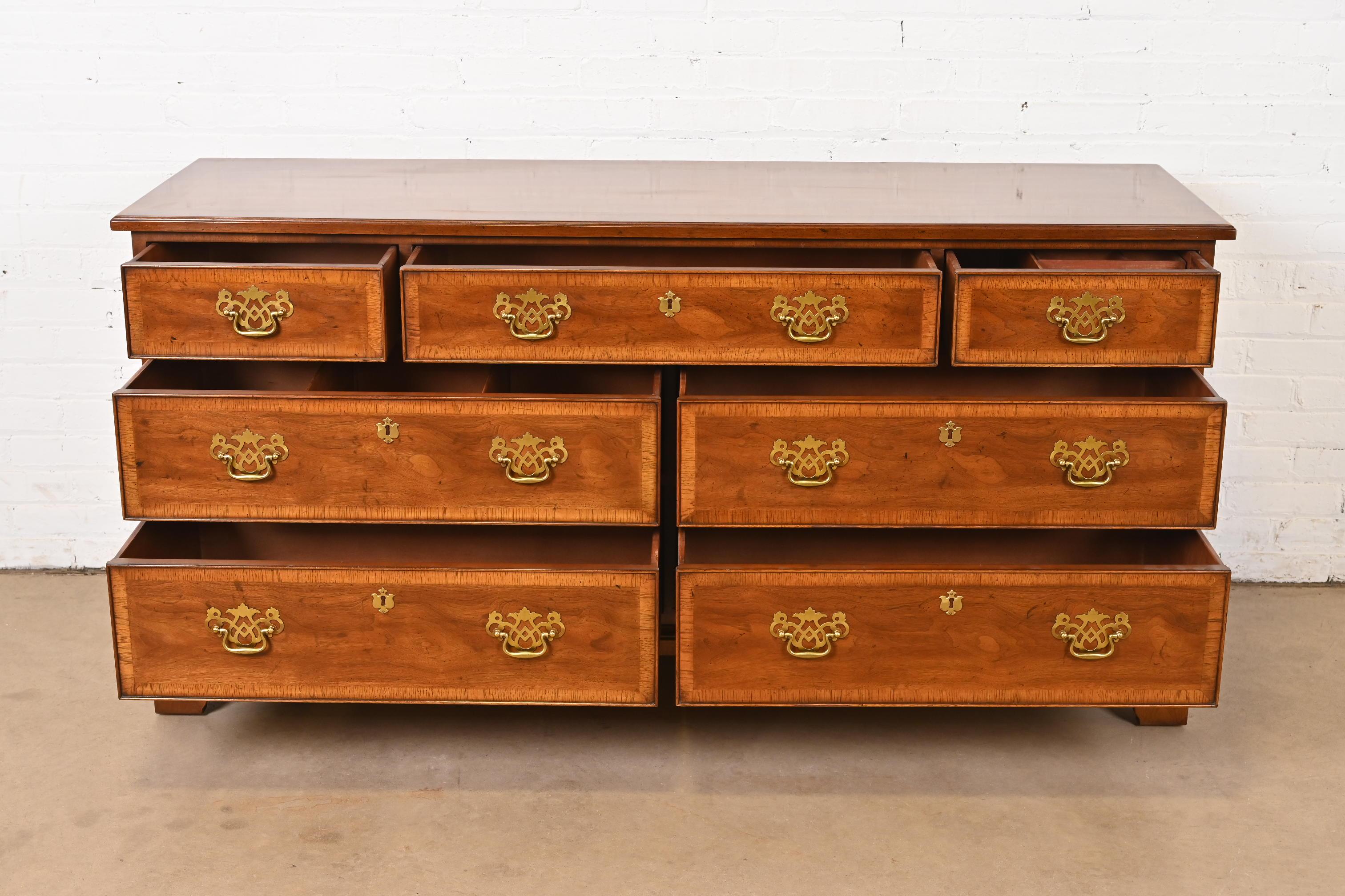 Brass Henredon Georgian Banded Mahogany Seven-Drawer Dresser or Credenza