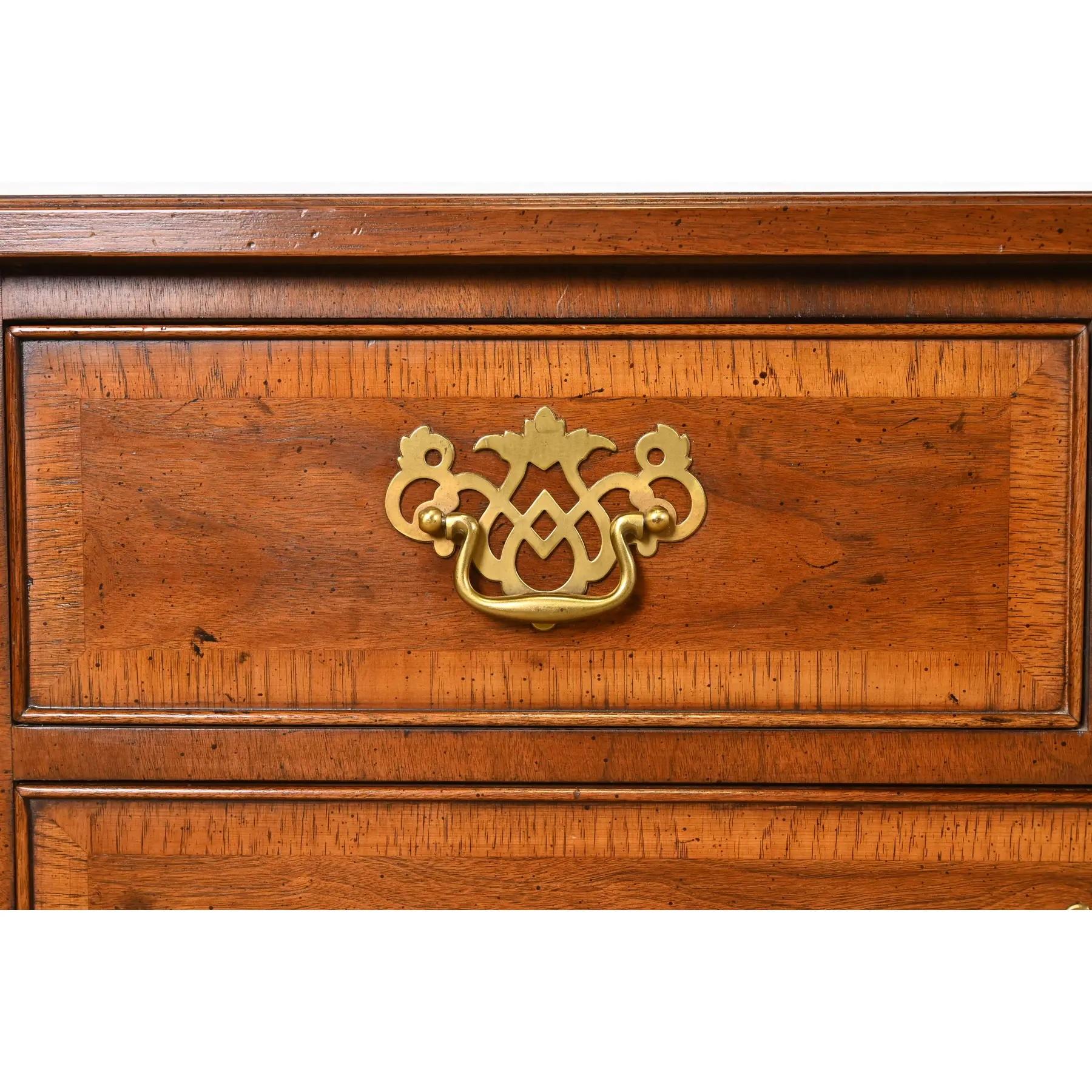 Henredon Georgian Banded Mahogany Seven-Drawer Dresser or Credenza 1