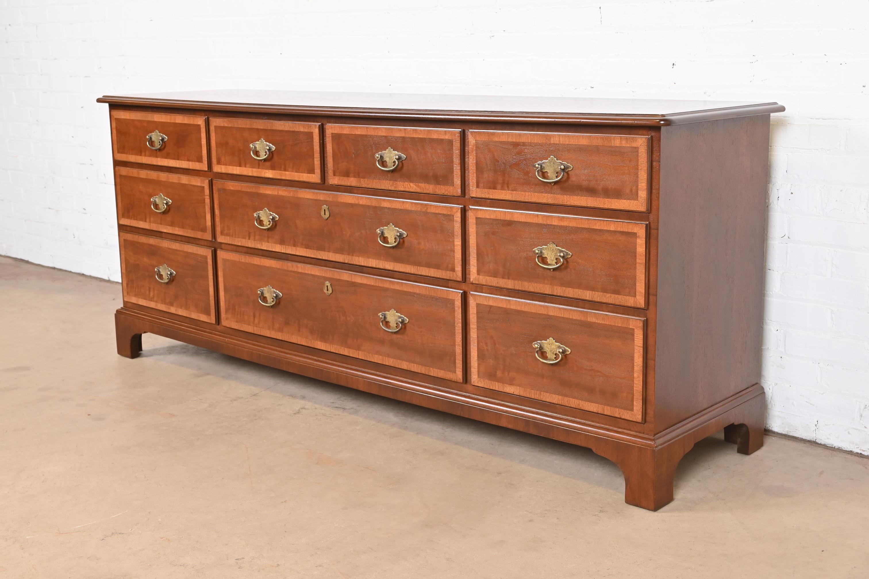 A gorgeous Georgian or Chippendale style ten-drawer dresser or credenza

By Henredon

USA, Circa 1980s

Mahogany, with satinwood banding, and original brass hardware.

Measures: 75
