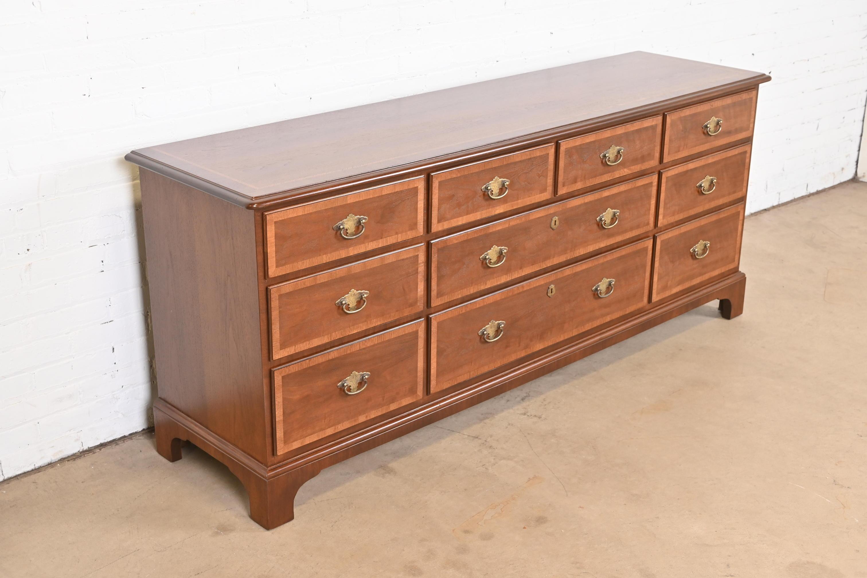 Late 20th Century Henredon Georgian Banded Mahogany Ten Drawer Dresser or Credenza, Refinished
