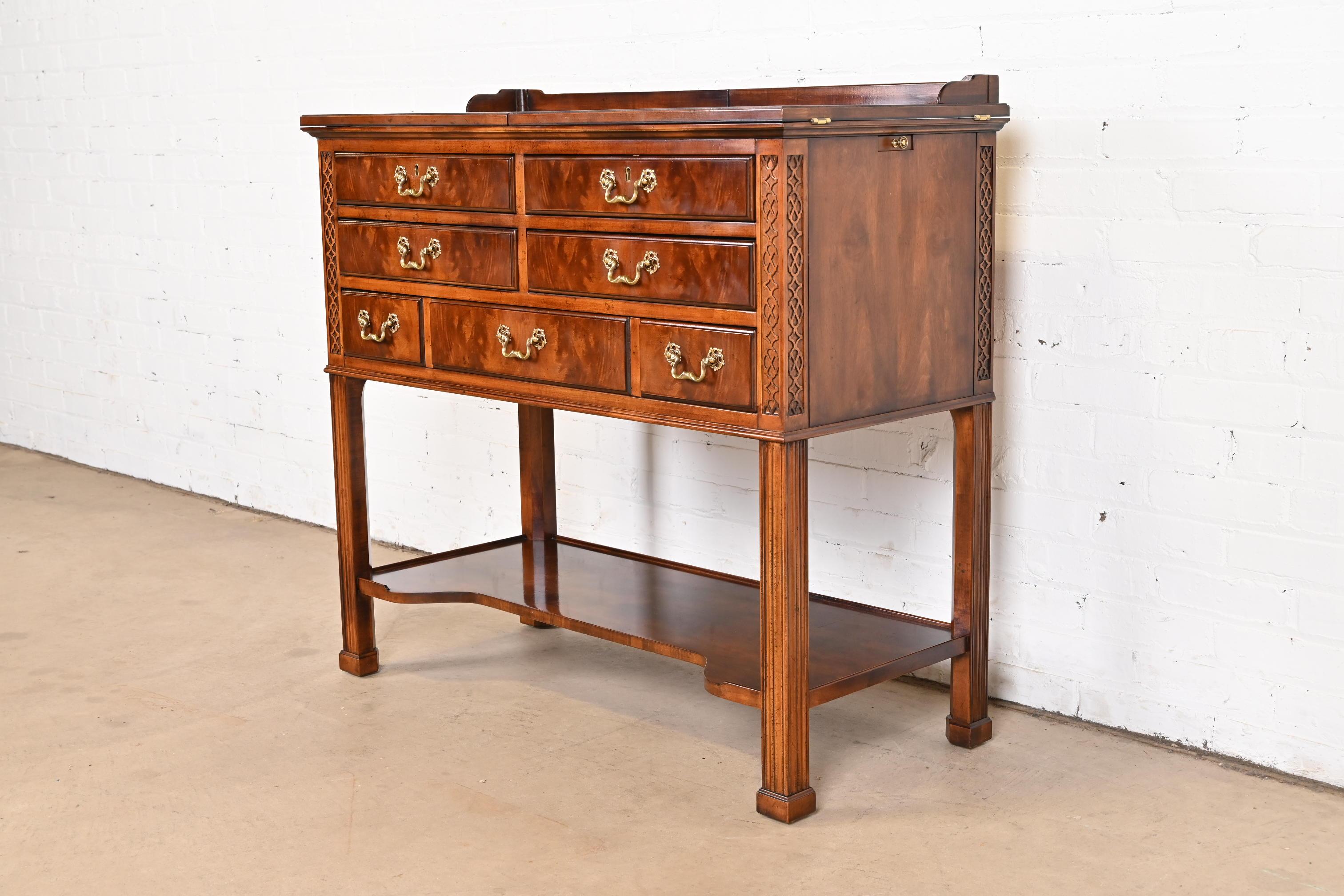 Henredon Georgian Burled Mahogany Flip Top Server or Bar Cabinet In Good Condition In South Bend, IN