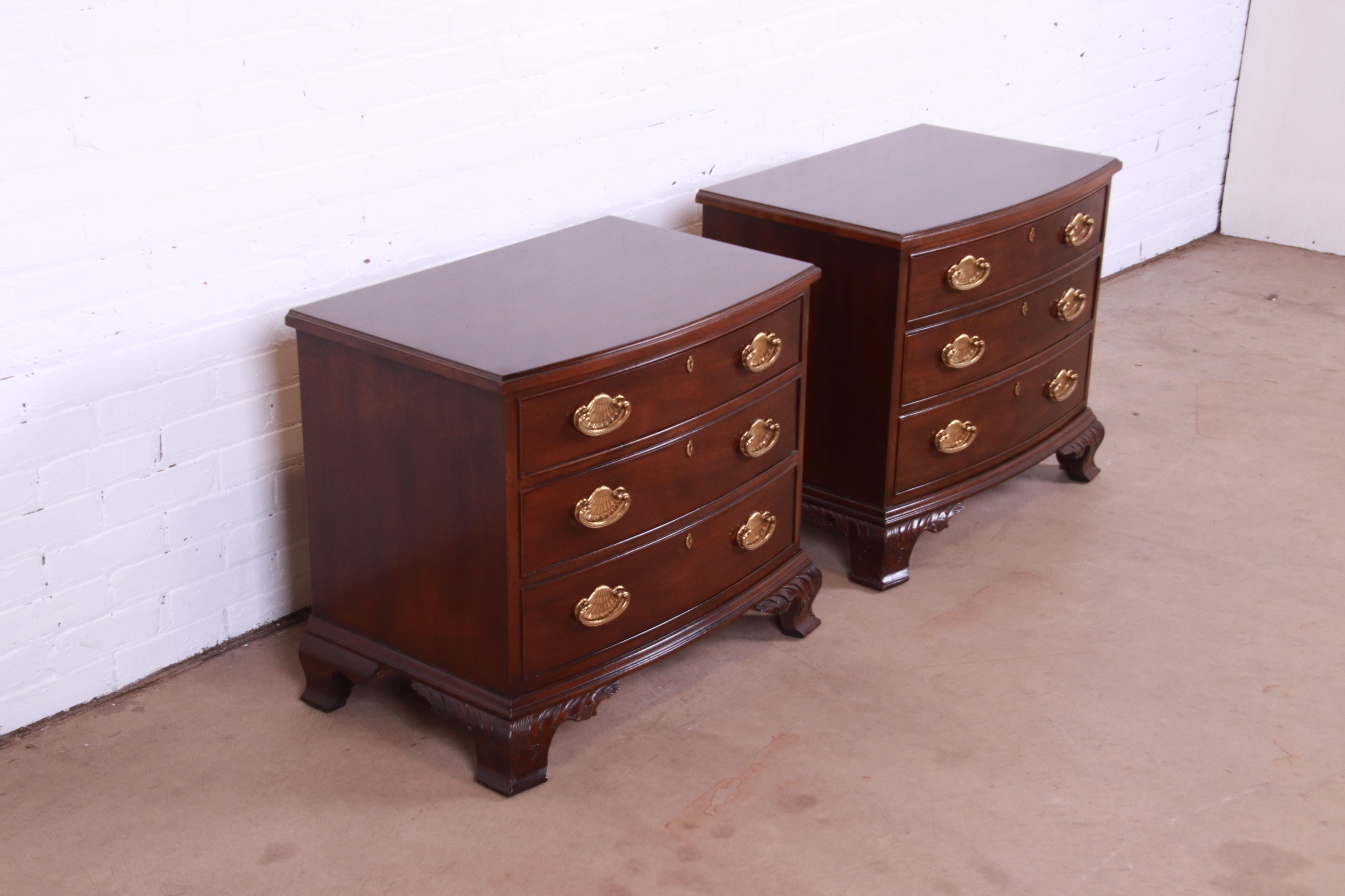 20th Century Henredon Georgian Carved Mahogany Bedside Chests, Pair