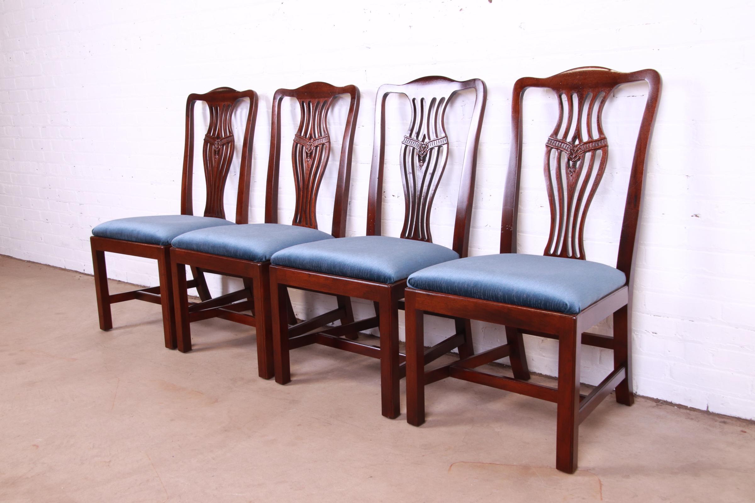 Henredon Georgian Carved Mahogany Dining Chairs, Set of Four In Good Condition In South Bend, IN