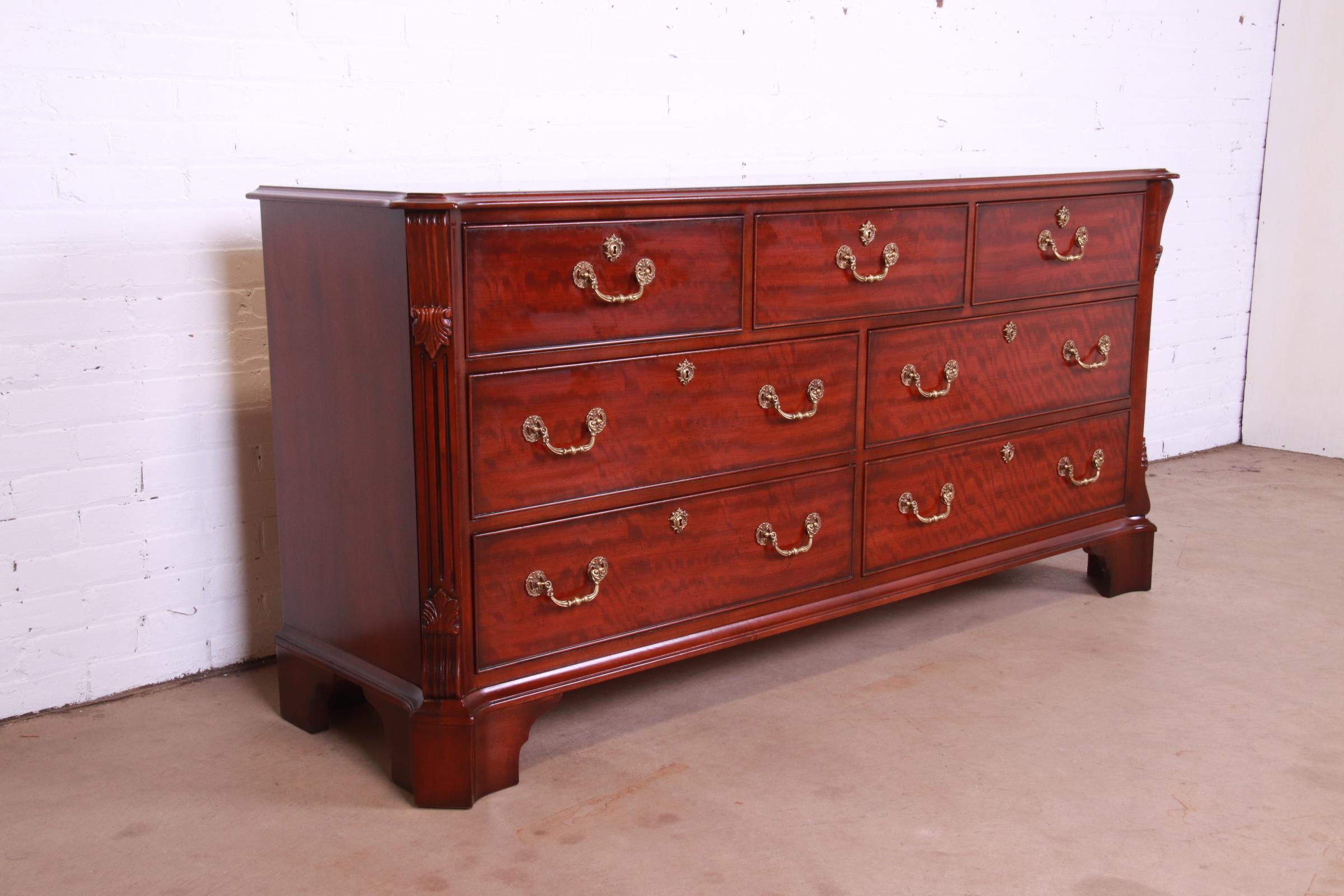 Henredon Georgian Carved Mahogany Dresser or Credenza In Good Condition For Sale In South Bend, IN