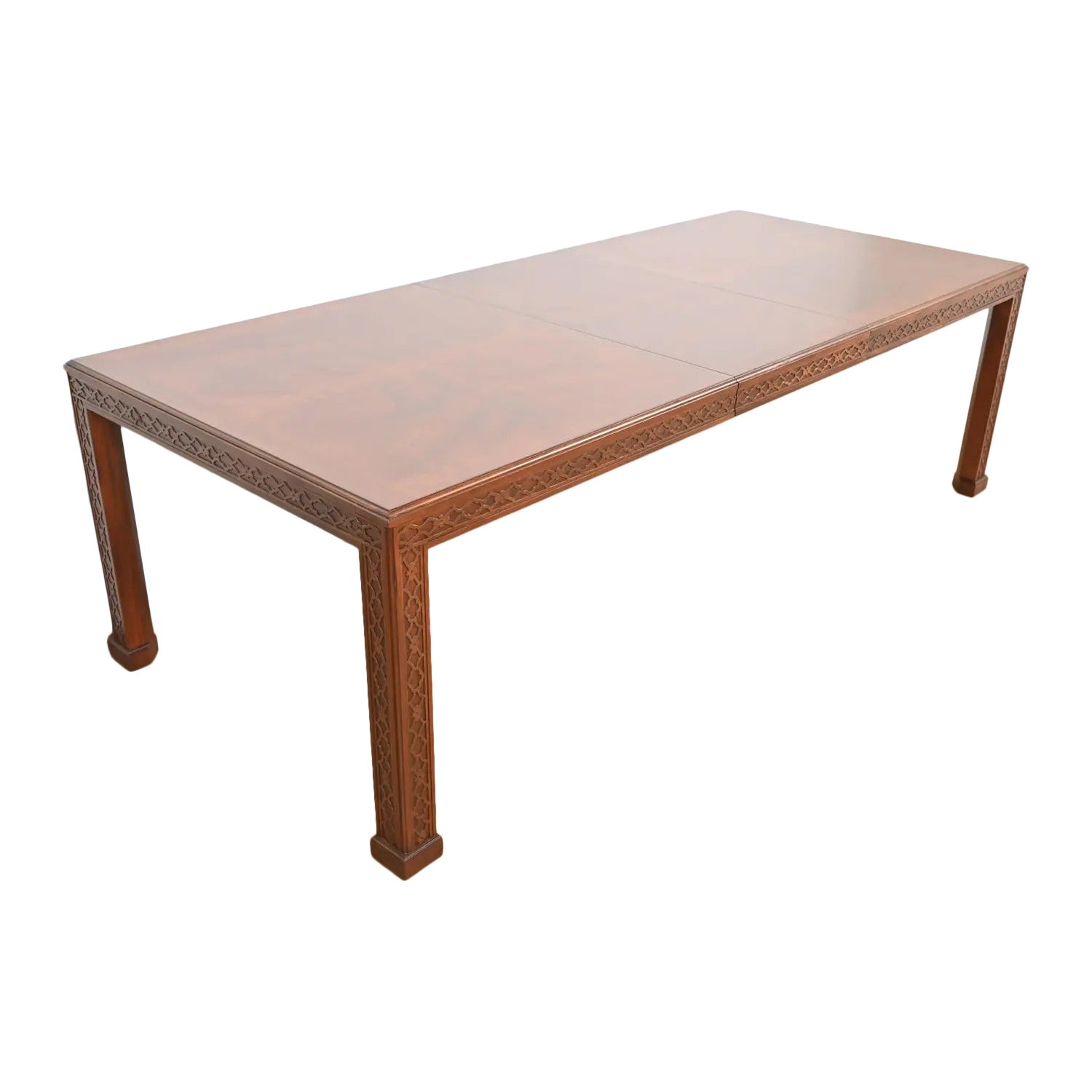 Henredon Table de salle à manger à rallonge en acajou sculpté de style géorgien, nouvellement repeinte