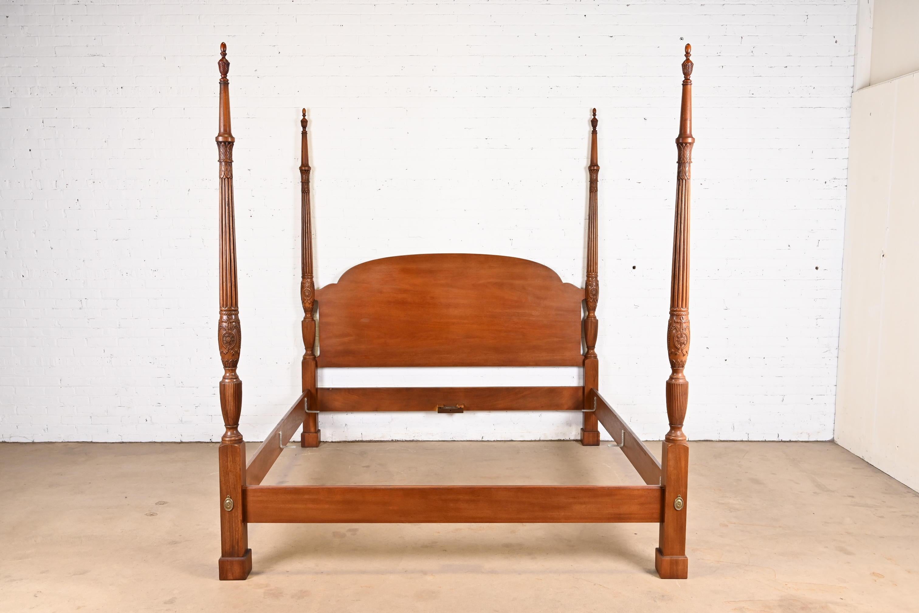 A gorgeous Georgian style four poster king size bed frame

By Henredon

USA, Late 20th Century

Carved mahogany, with brass accents.

Measures: 81.75
