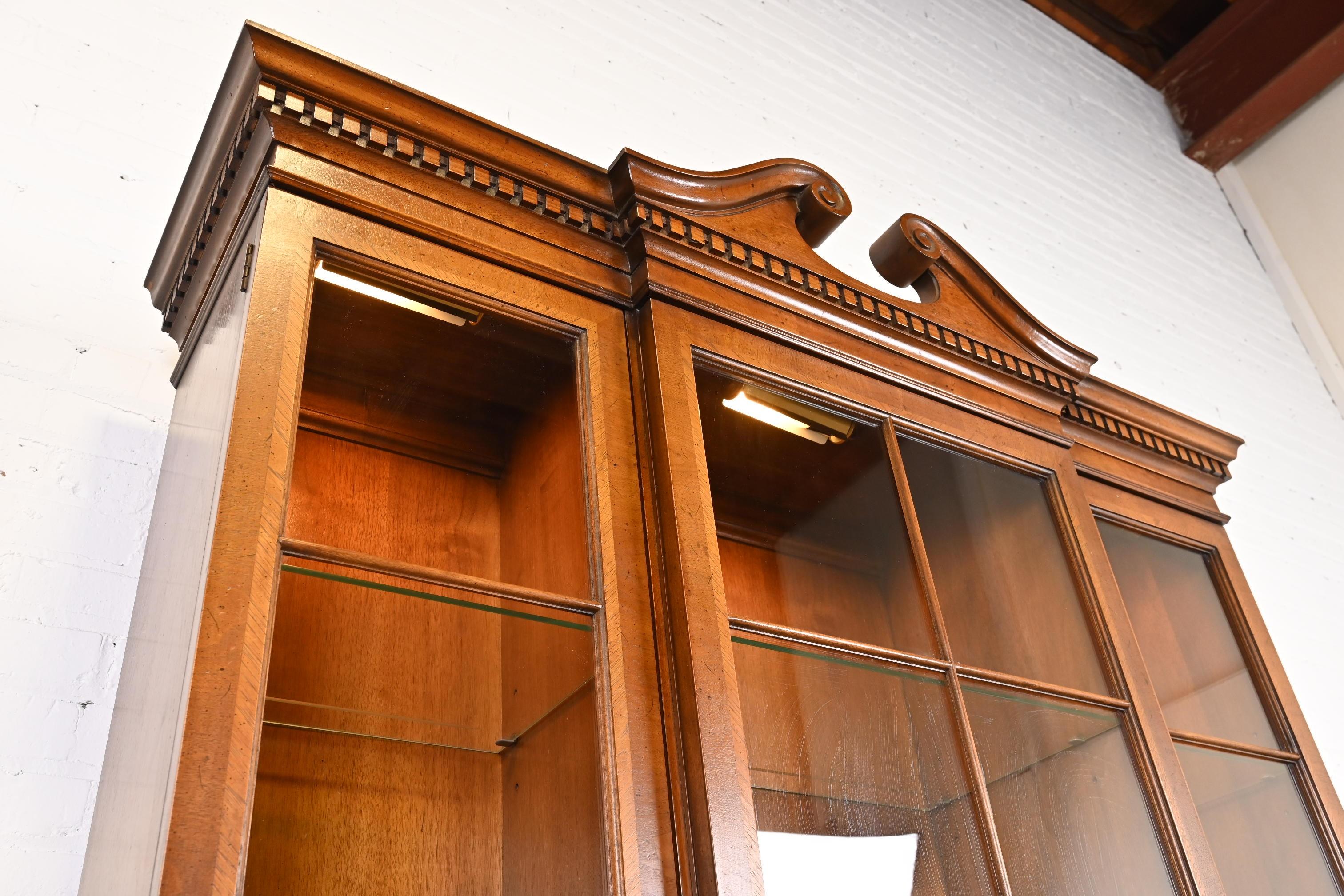Henredon Georgian Carved Mahogany Lighted Breakfront Bookcase Cabinet For Sale 4