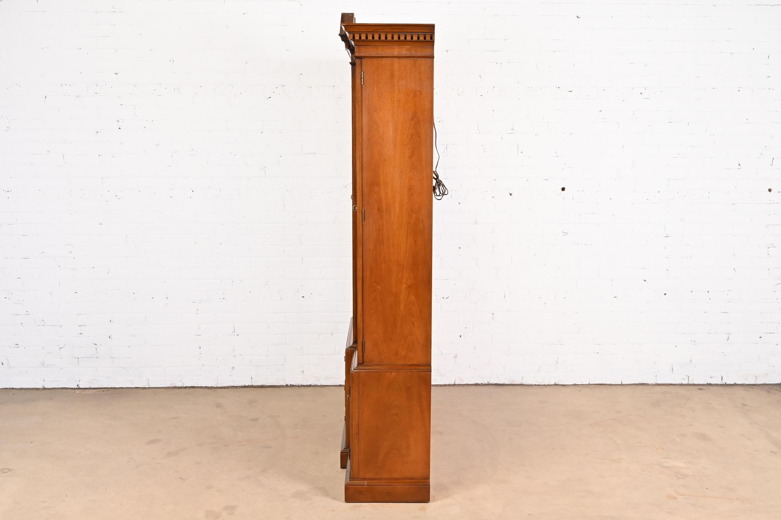 Henredon Georgian Carved Mahogany Lighted Breakfront Bookcase Cabinet For Sale 5