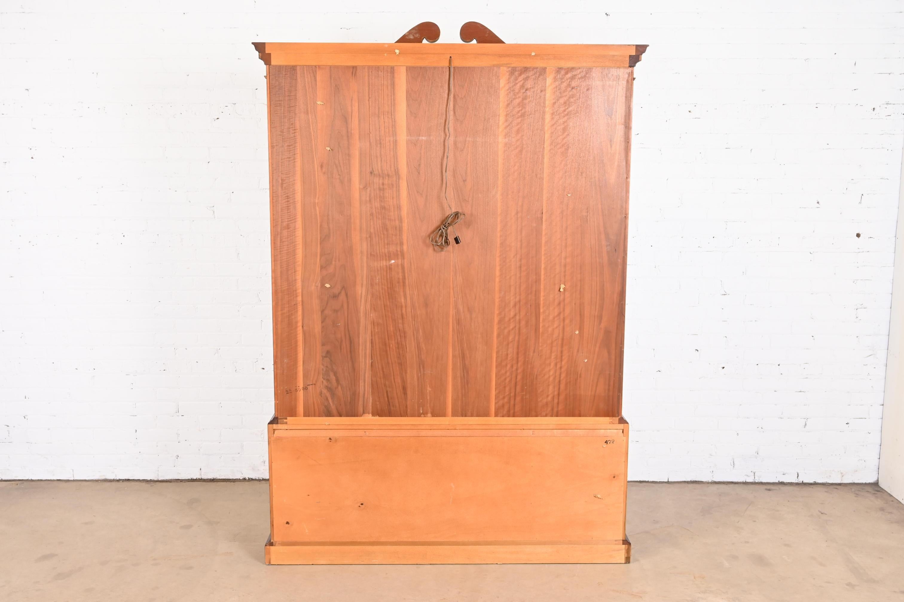 Henredon Georgian Carved Mahogany Lighted Breakfront Bookcase Cabinet For Sale 6