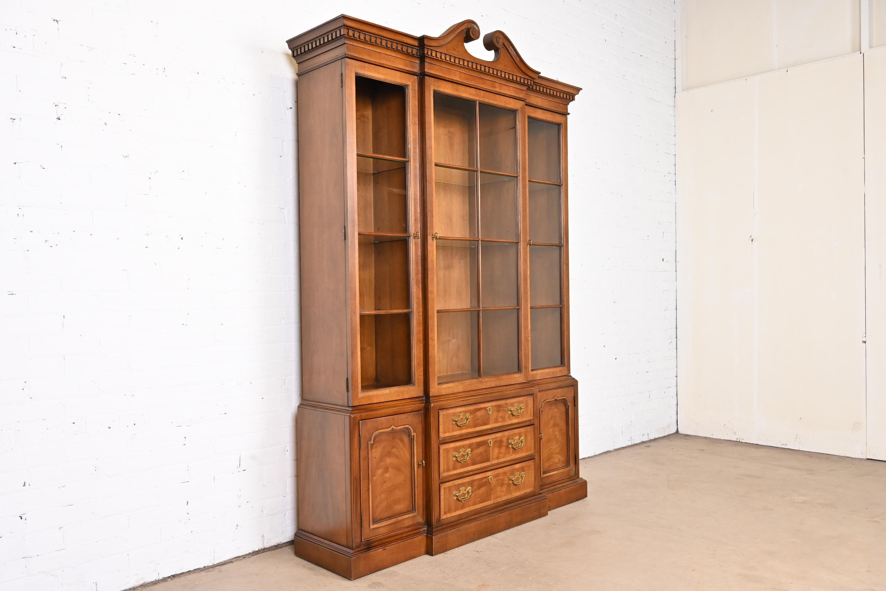 American Henredon Georgian Carved Mahogany Lighted Breakfront Bookcase Cabinet For Sale