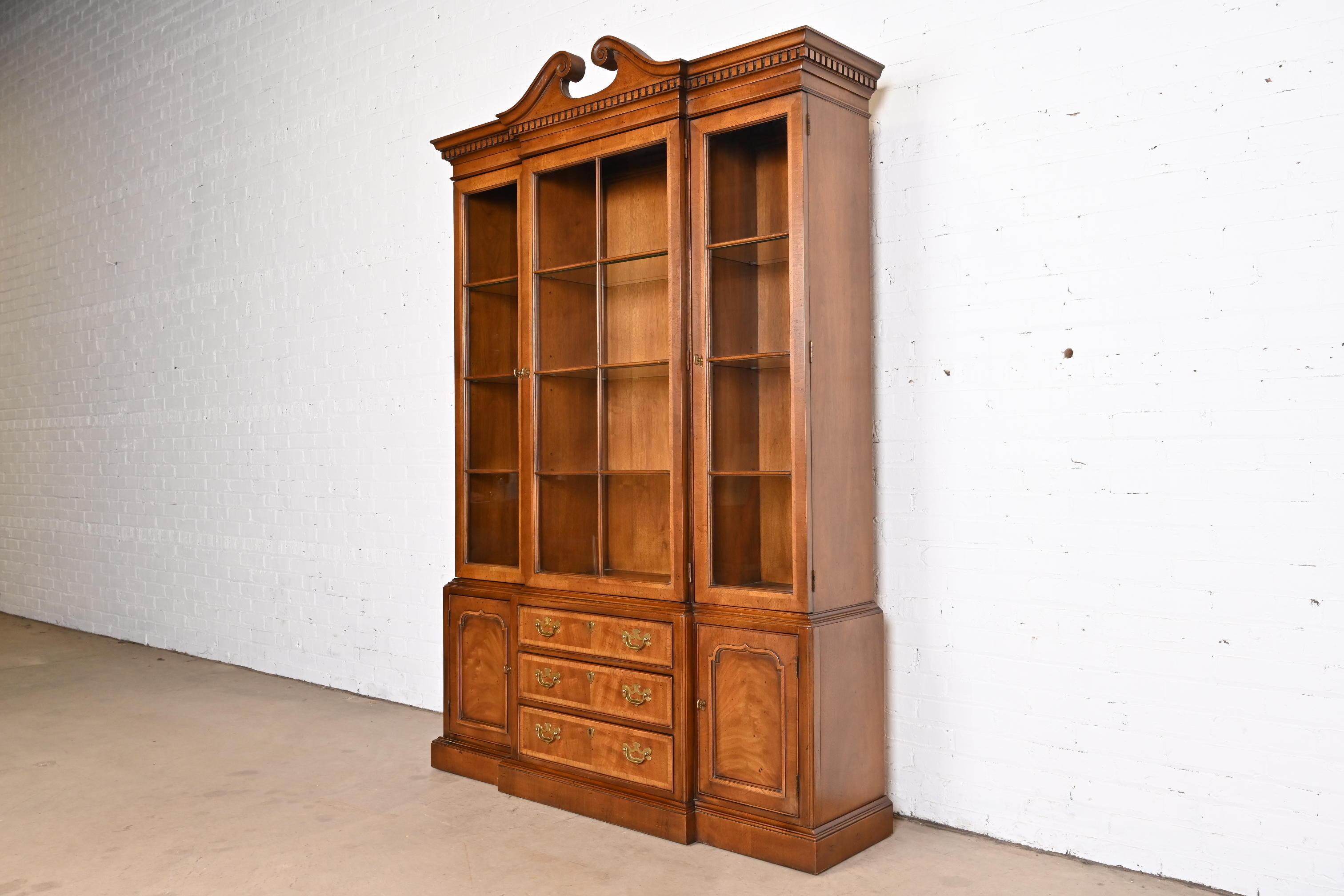 American Henredon Georgian Carved Mahogany Lighted Breakfront Bookcase Cabinet For Sale