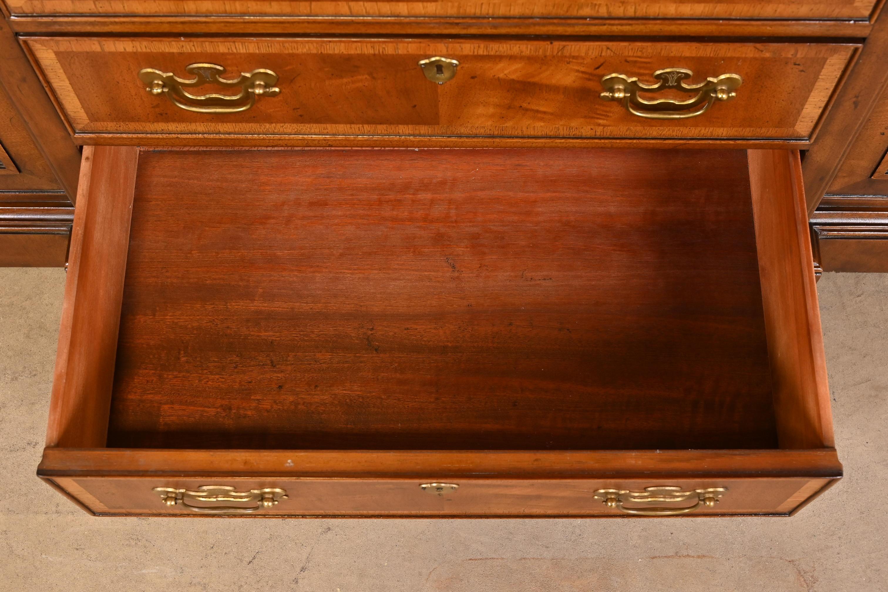 Henredon Georgian Carved Mahogany Lighted Breakfront Bookcase Cabinet For Sale 1