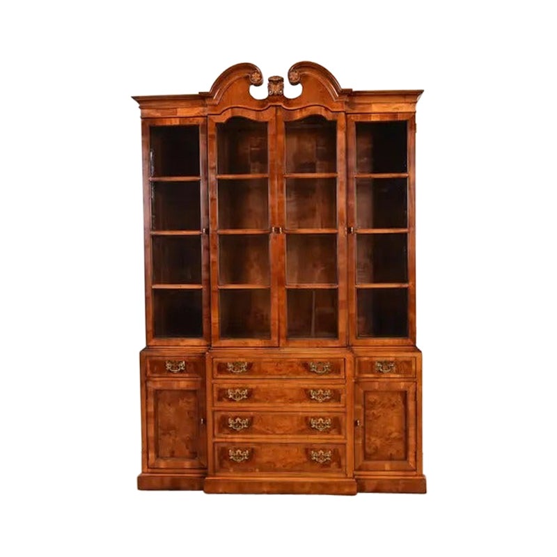 Henredon Georgian Carved Mahogany Lighted Breakfront Bookcase Cabinet For Sale